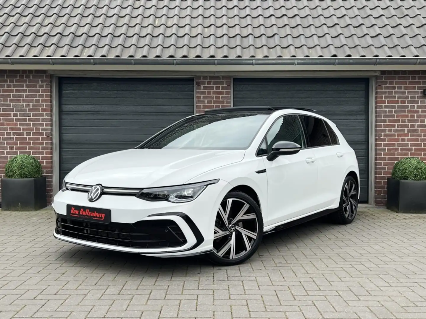 Volkswagen Golf 1.5 eTSI DSG R-Line Panorama IQ Keyless Blackstyle Weiß - 1