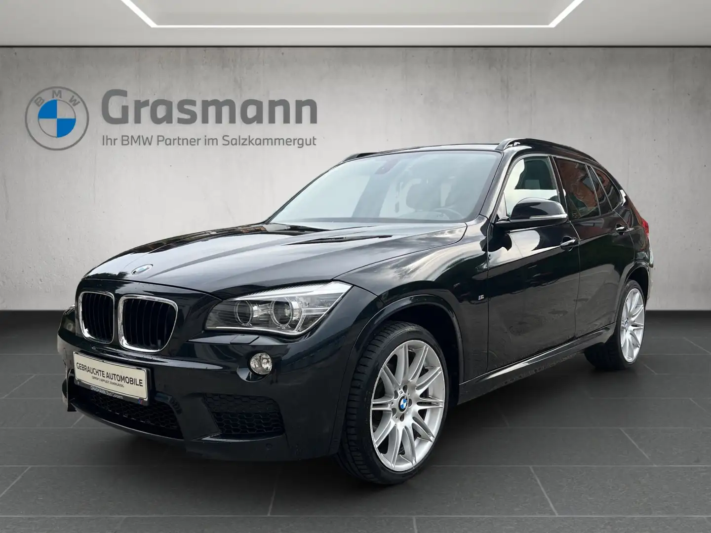 BMW X1 xDrive18d Schwarz - 1