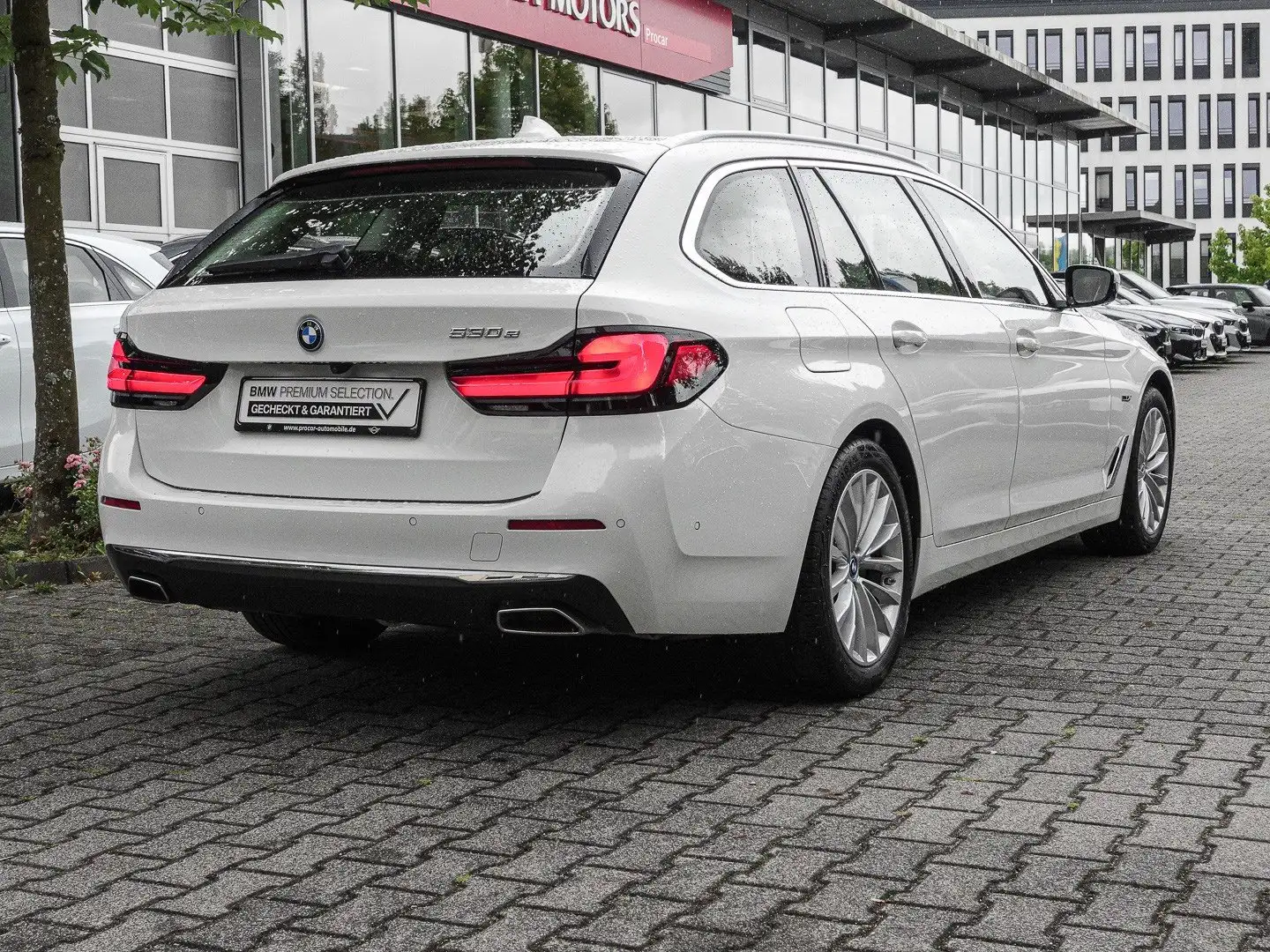 BMW 530 e Touring Luxury Line ACC AHK RFK NAVI LED Bianco - 2