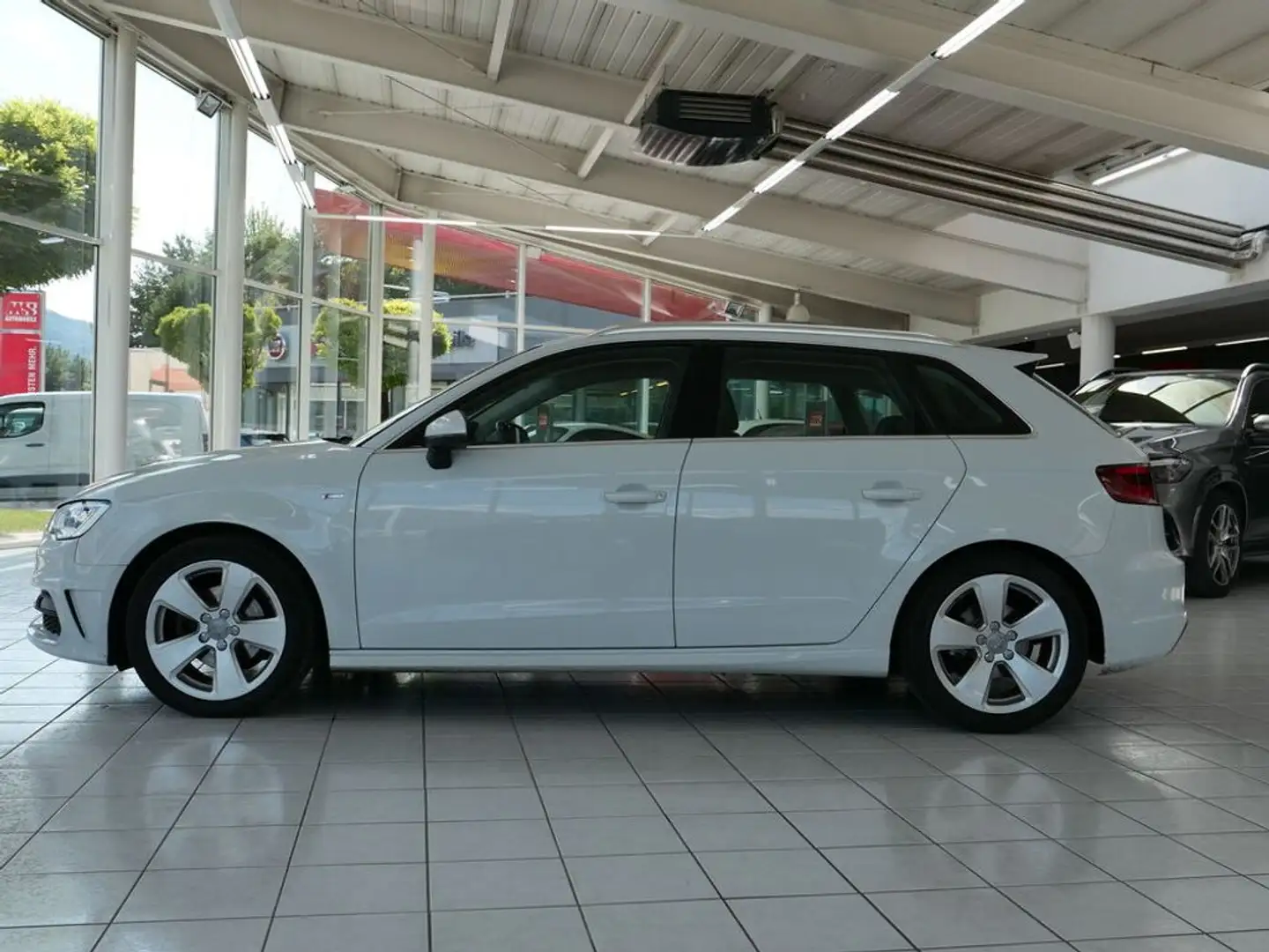 Audi A3 SB quattro Ambition 1,6 TDI *S-Line* Weiß - 2
