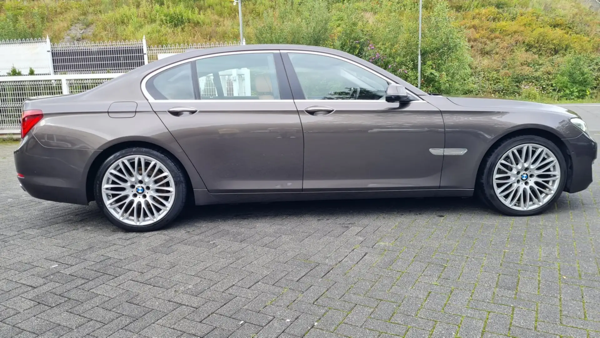 BMW 740 740d xDrive/voll Scheckheft/ACC/Facelift/Alles Neu Marrone - 1