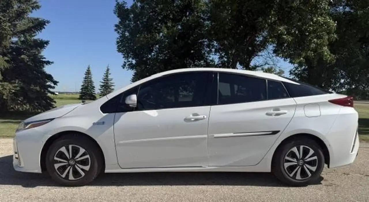 Toyota Prius Prime photo Toyota Prius Prime