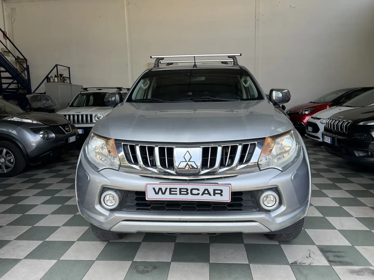 Mitsubishi L200 d.cab 2.4d Intense 4wd 154cv N1 E6 Argento - 1