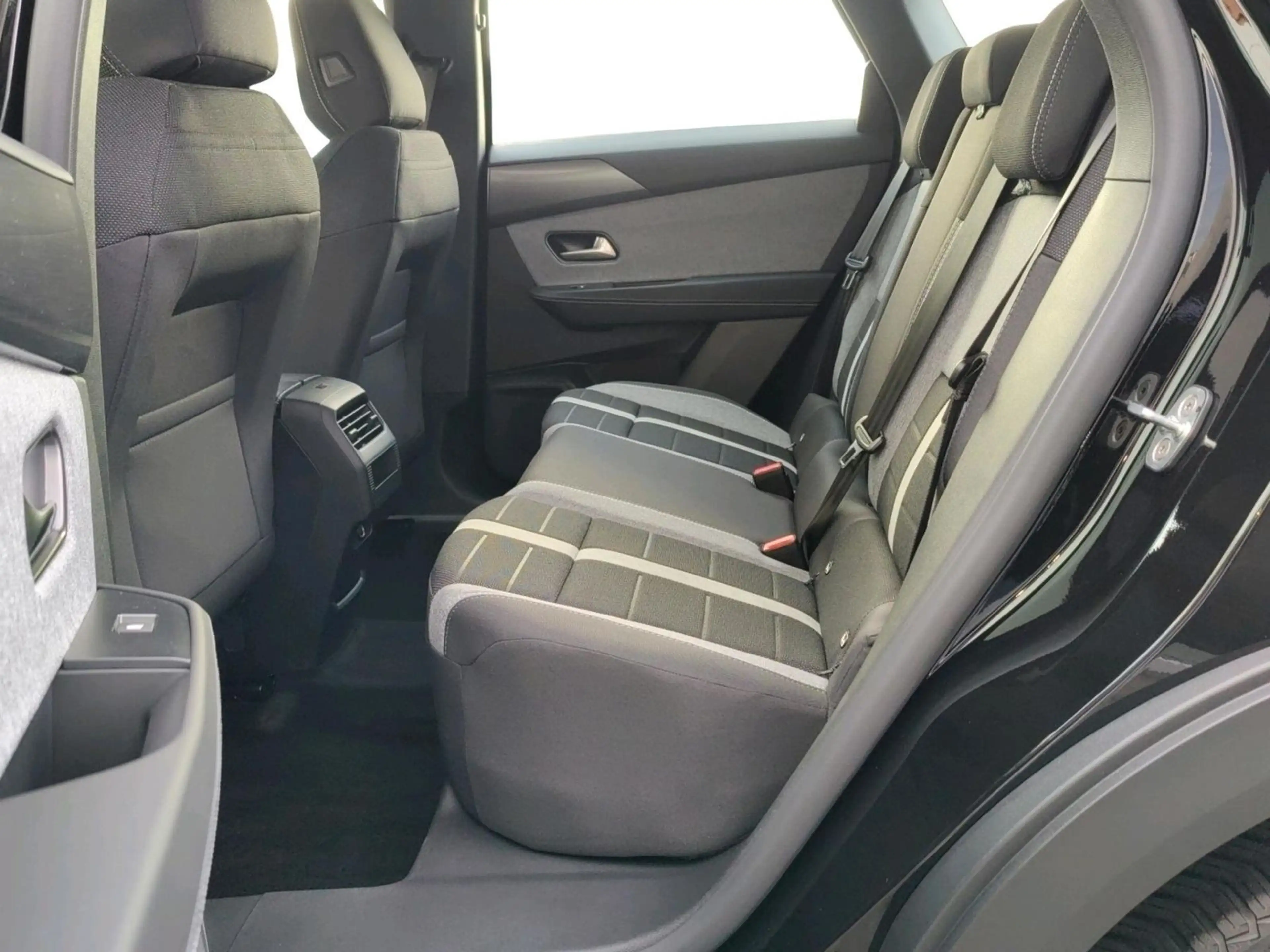 Opel Grandland X Grandland Edition Hybrid 145PS Autom. Allwetter — photo 8