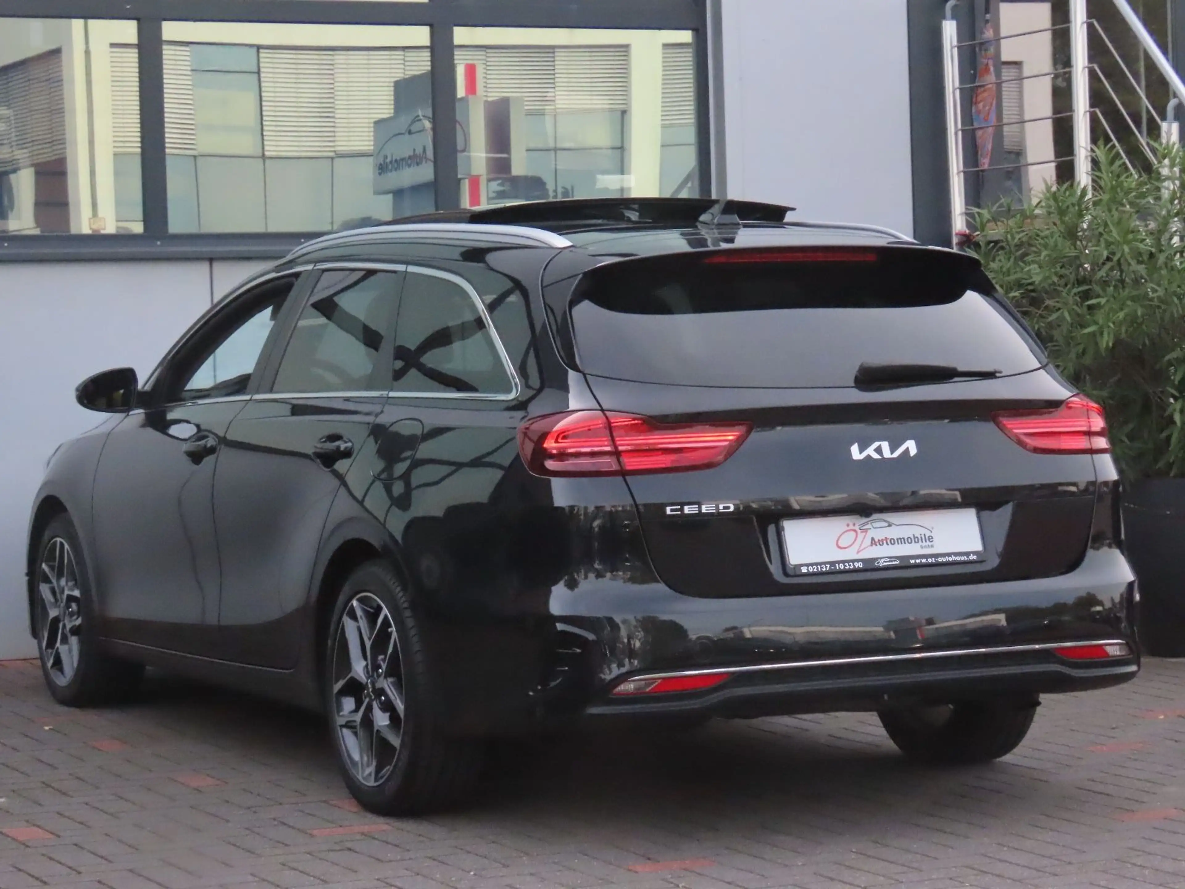 Kia Ceed SW / cee'd SW cee'd SW 1.6 CRDI Autom. Leder Sitzlüftung Klima — photo 12