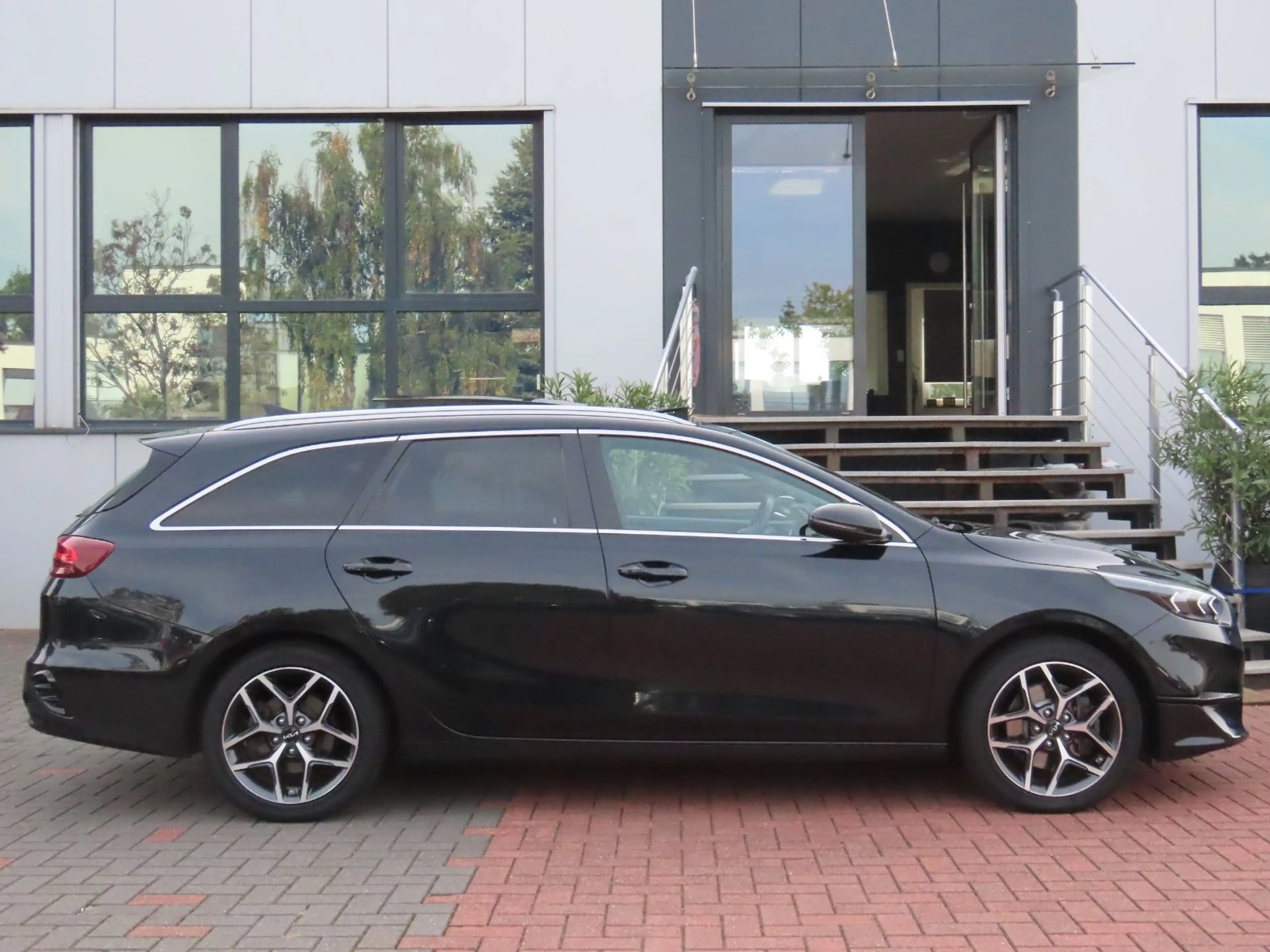 Kia Ceed SW / cee'd SW cee'd SW 1.6 CRDI Autom. Leder Sitzlüftung Klima — photo 13