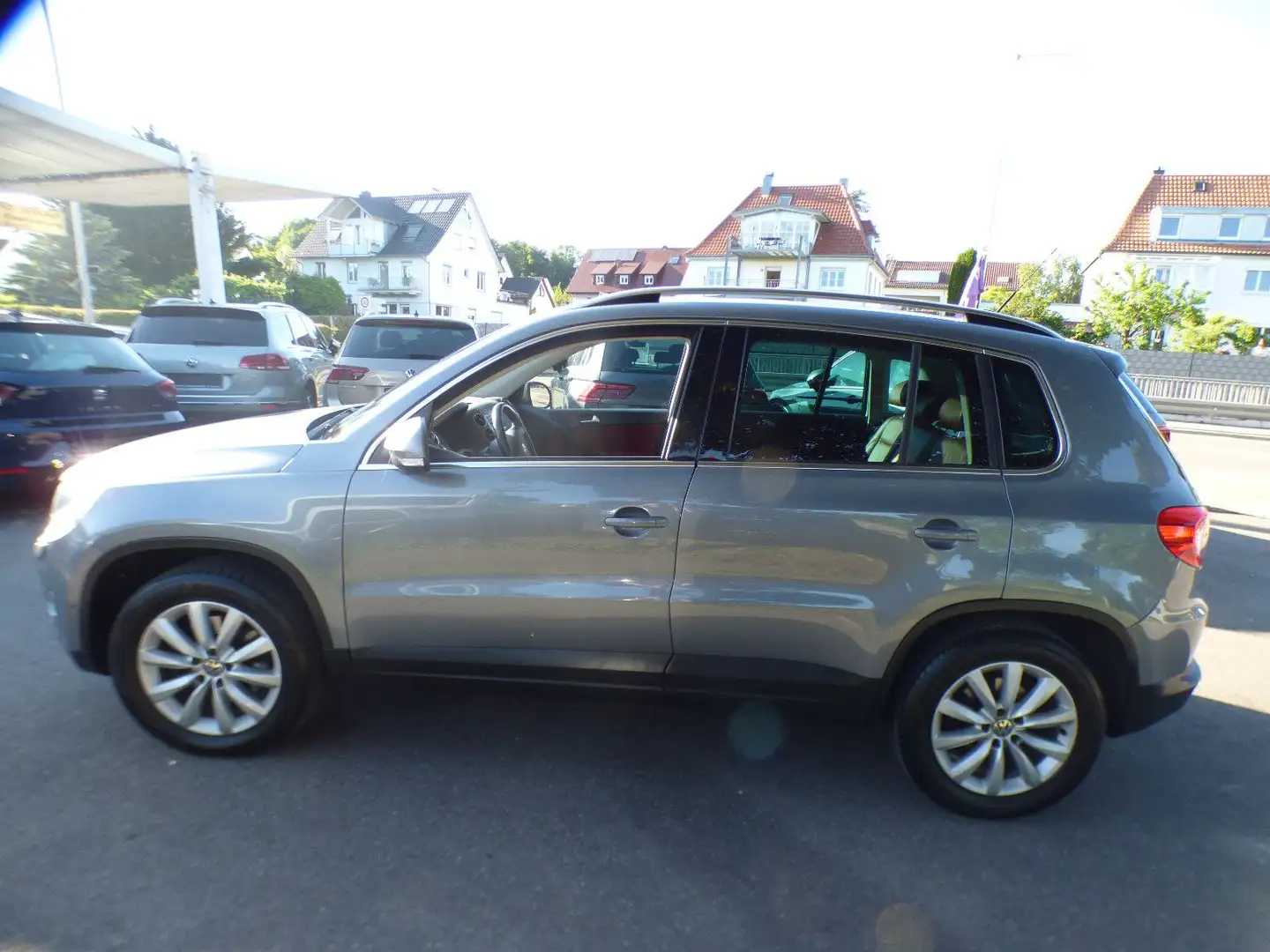 Volkswagen Tiguan Sport & Style 4Motion*DSG*AHK*PANO*SHZ* Grijs - 2