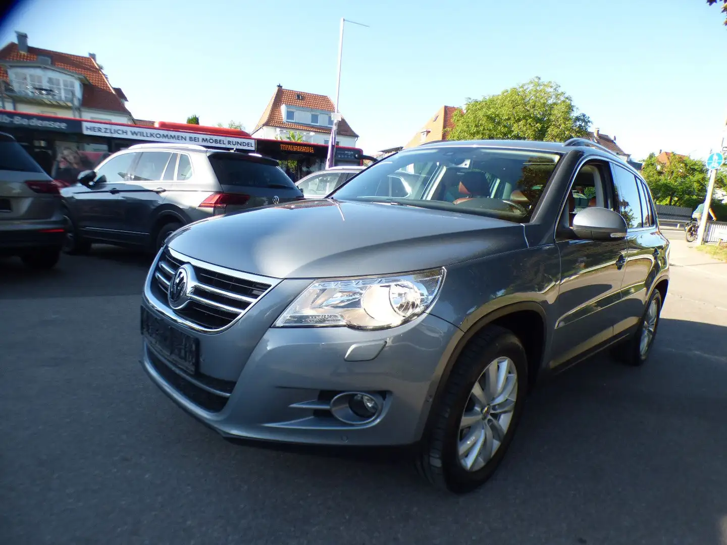 Volkswagen Tiguan Sport & Style 4Motion*DSG*AHK*PANO*SHZ* Grijs - 1
