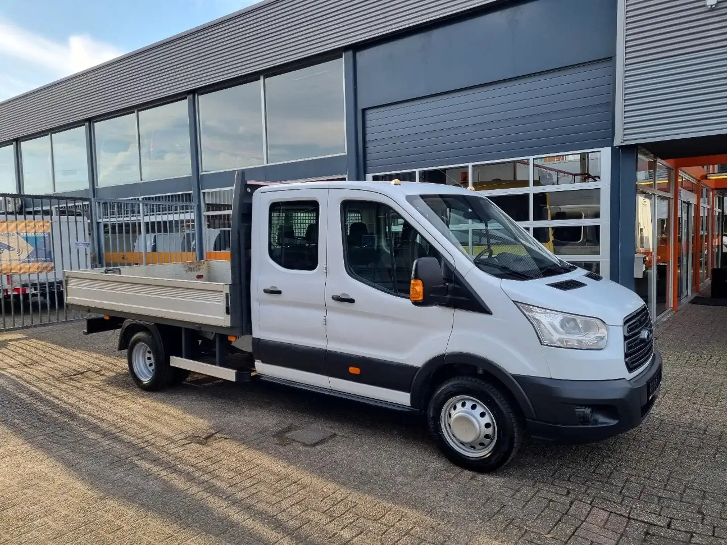 Ford Transit 2.0 TDCI 170 PK Open laadbak DC 6 Zits Euro 6 Wit - 1