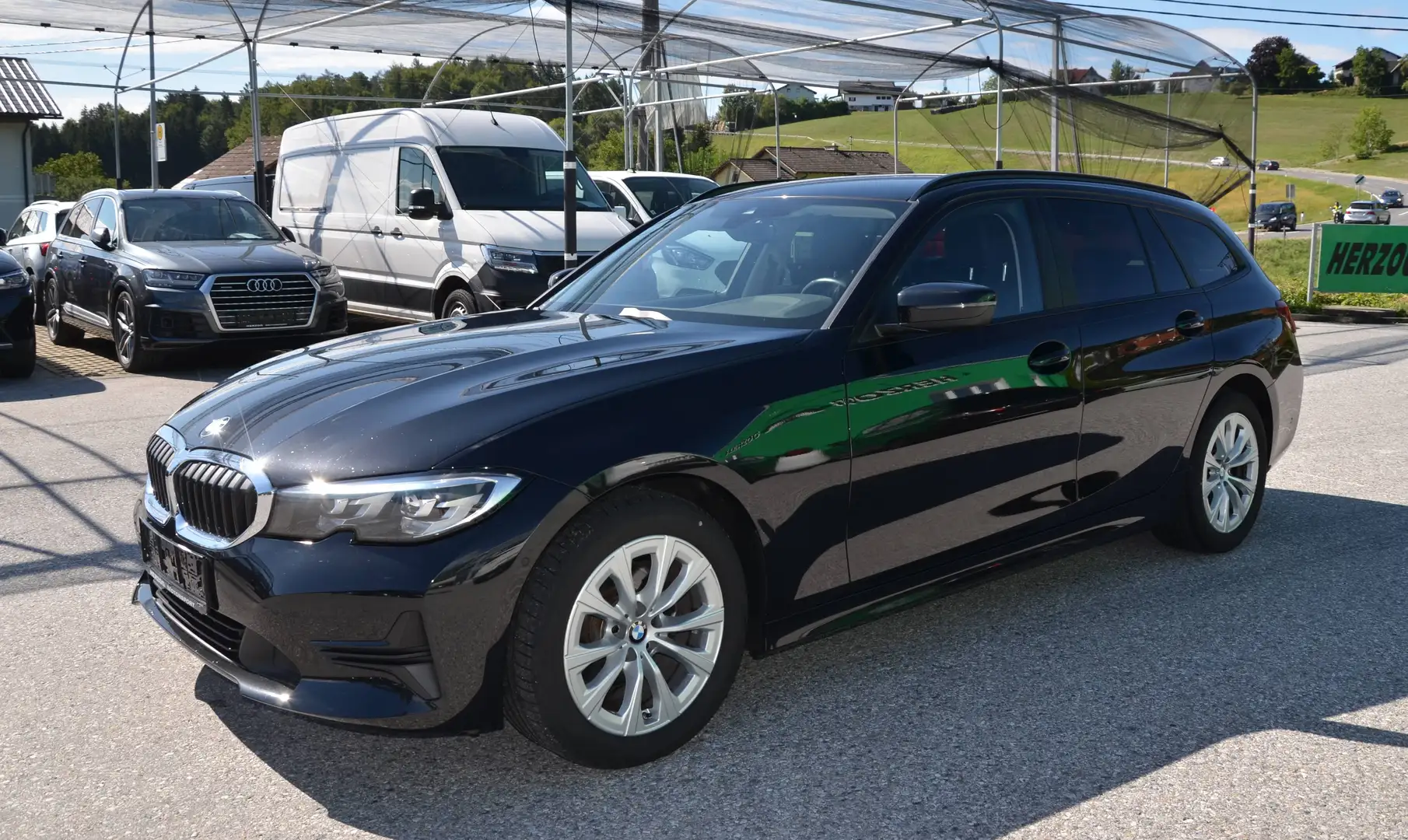 BMW 320 320d xDrive Touring 48 V Aut. LED LEDER LIVE-C 1.B Schwarz - 2