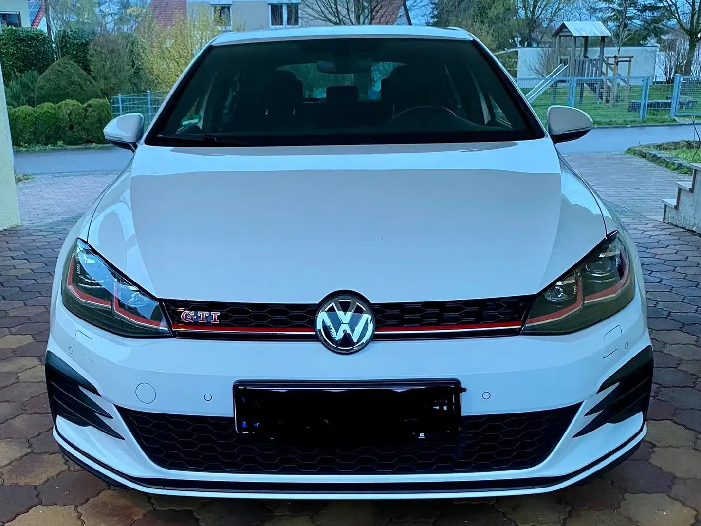 Volkswagen Golf GTI (BlueMotion Technology) Performance Weiß - 1