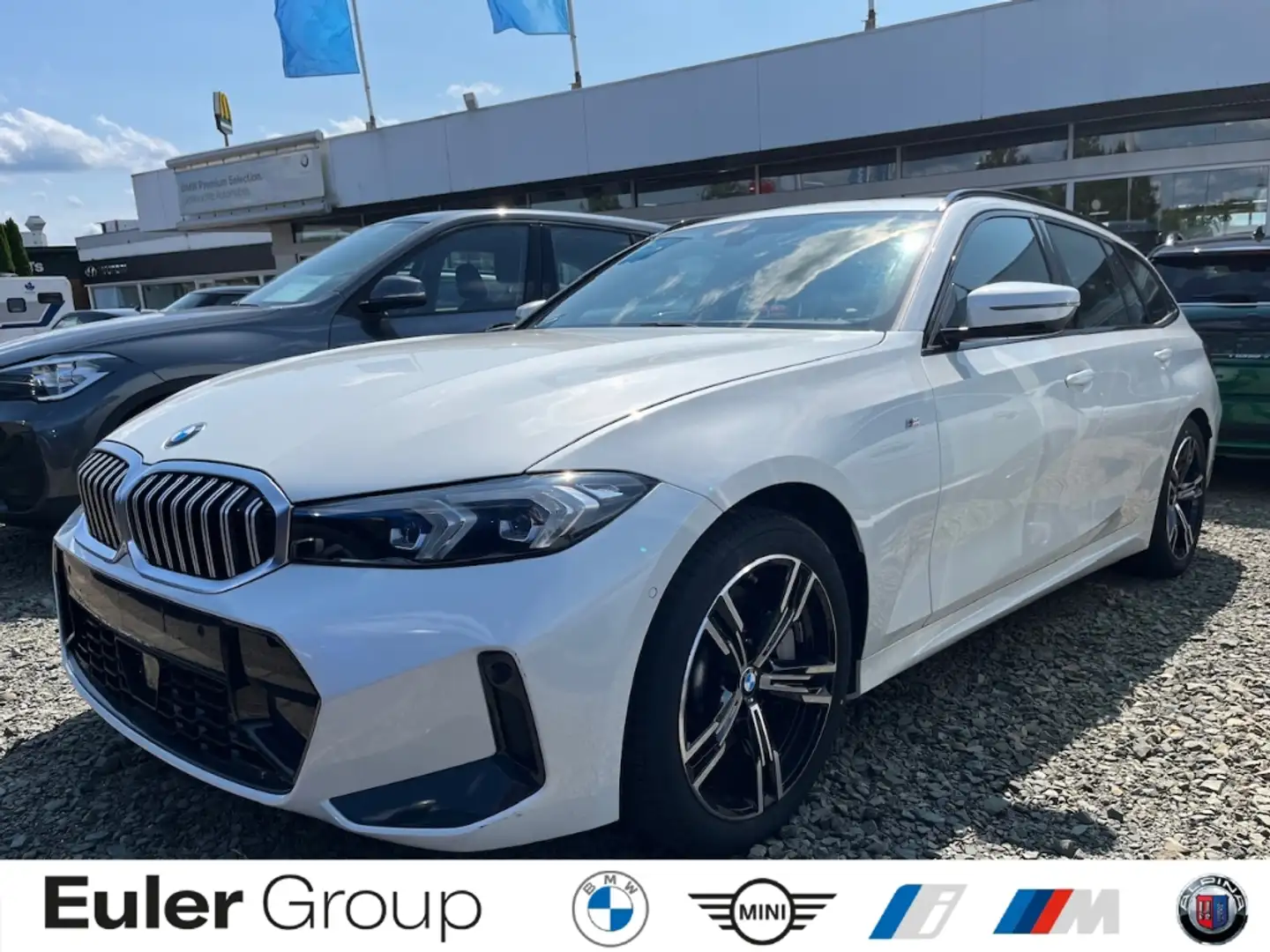 BMW 330 i A xDrive Touring M Sport Navi SHZ ParkAss Hifi D Weiß - 1
