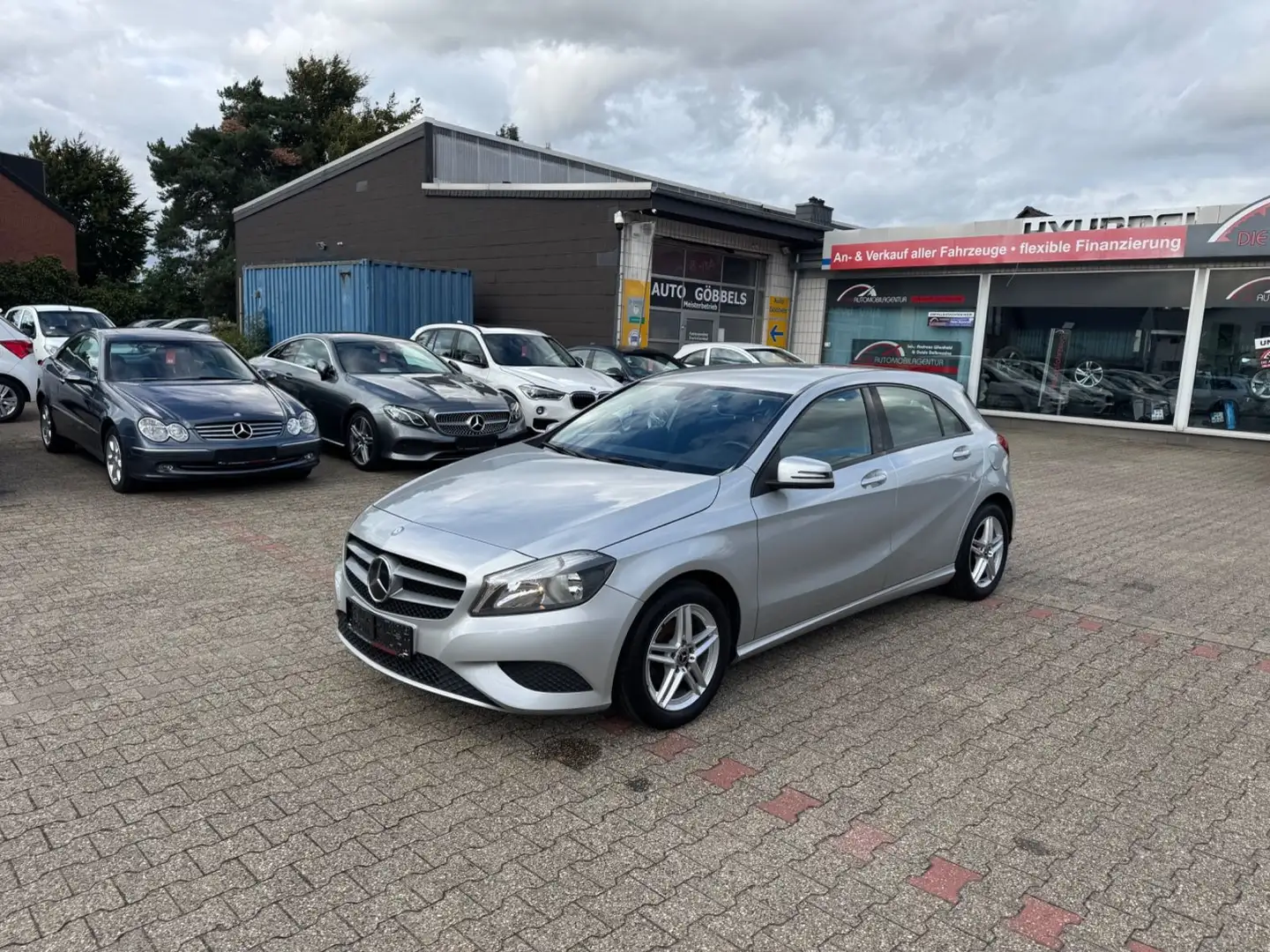 Mercedes-Benz A 180 BlueEfficiency Sitzheizung 8-fach bereift Silber - 1