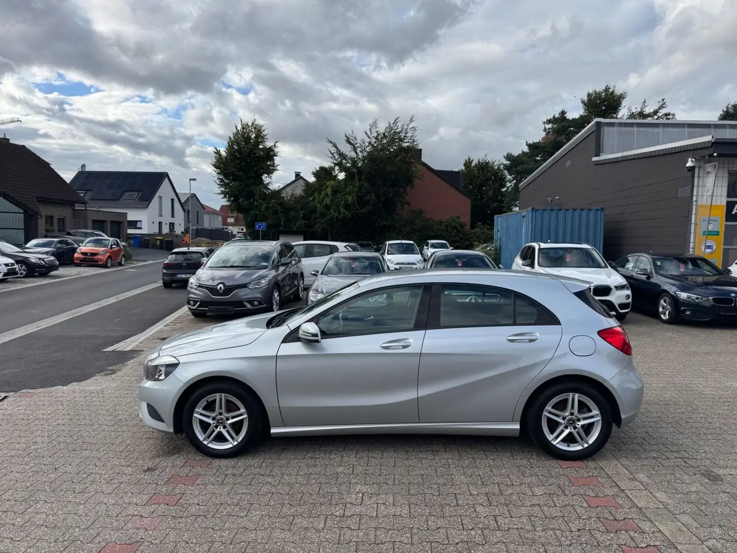 Mercedes-Benz A 180 BlueEfficiency Sitzheizung 8-fach bereift Silber - 2