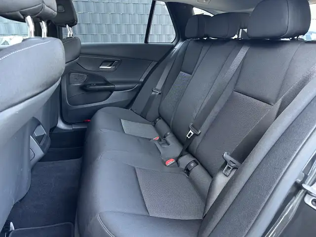 Mercedes-Benz C view 11