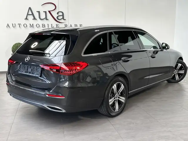 Mercedes-Benz C view 4