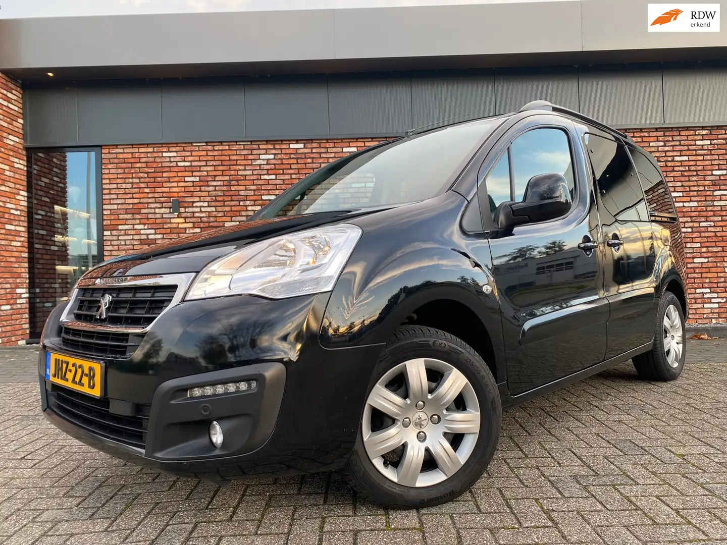Peugeot Partner Tepee 1.2 PureTech Active Cruise 99000km Nette Aut Noir - 1