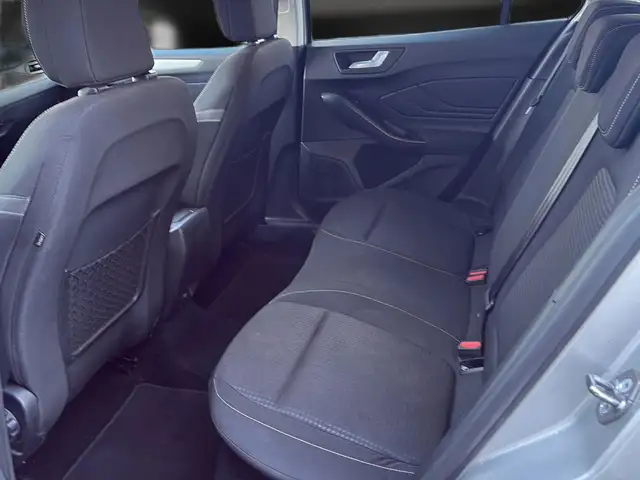 Ford Focus view 23