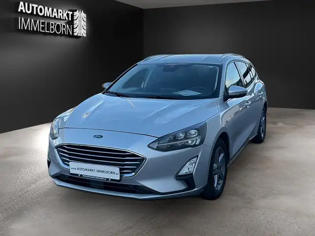 Ford Focus view 3