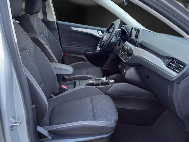Ford Focus view 19