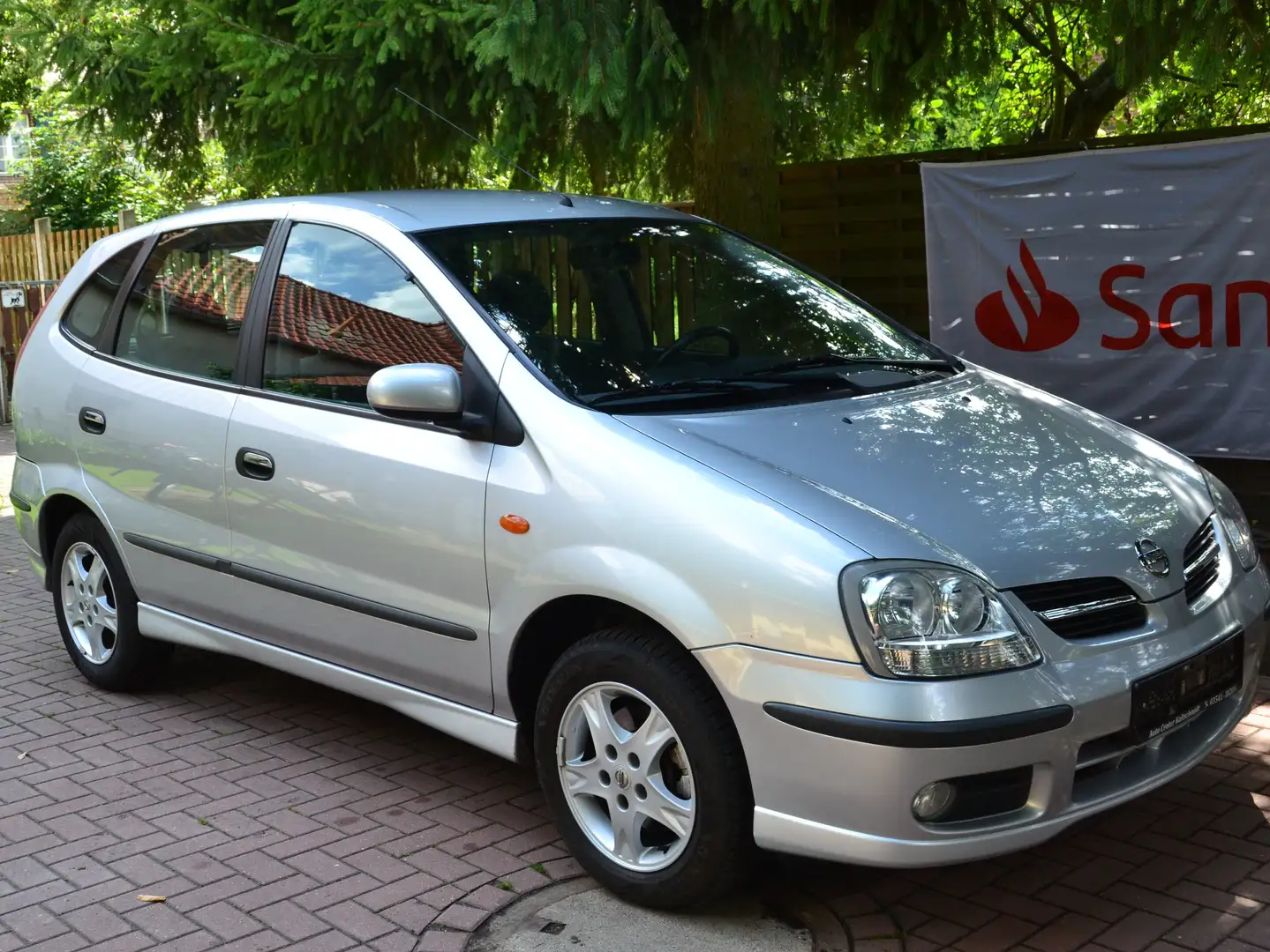 Nissan Almera Tino Acenta plus Klimaaut., SHZ, 1.Besitz!, TÜV Neu! Grijs - 1
