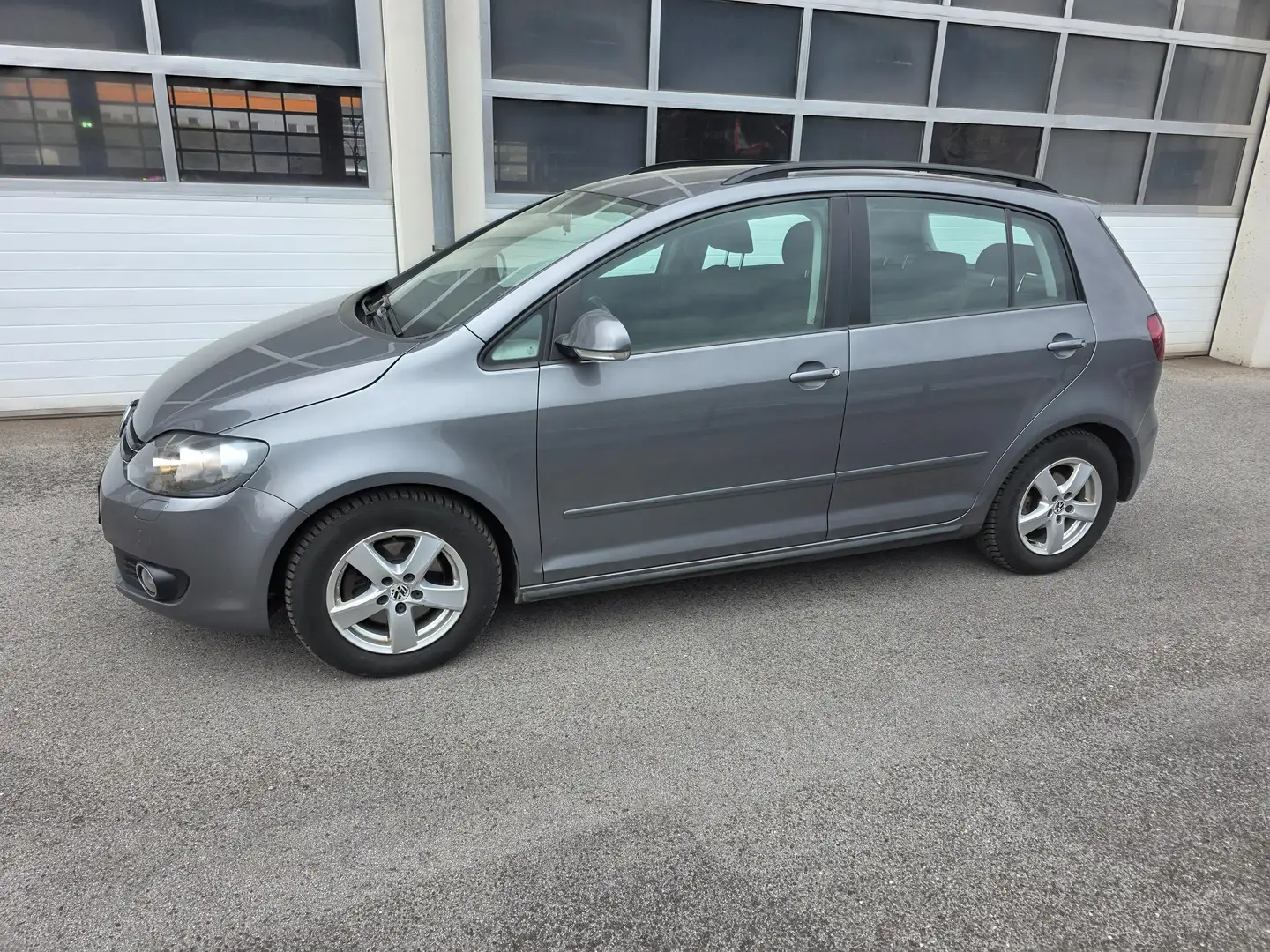 Volkswagen Golf Plus Golf Plus Sky BMT 1,6 TDI DPF Sky Grau - 1