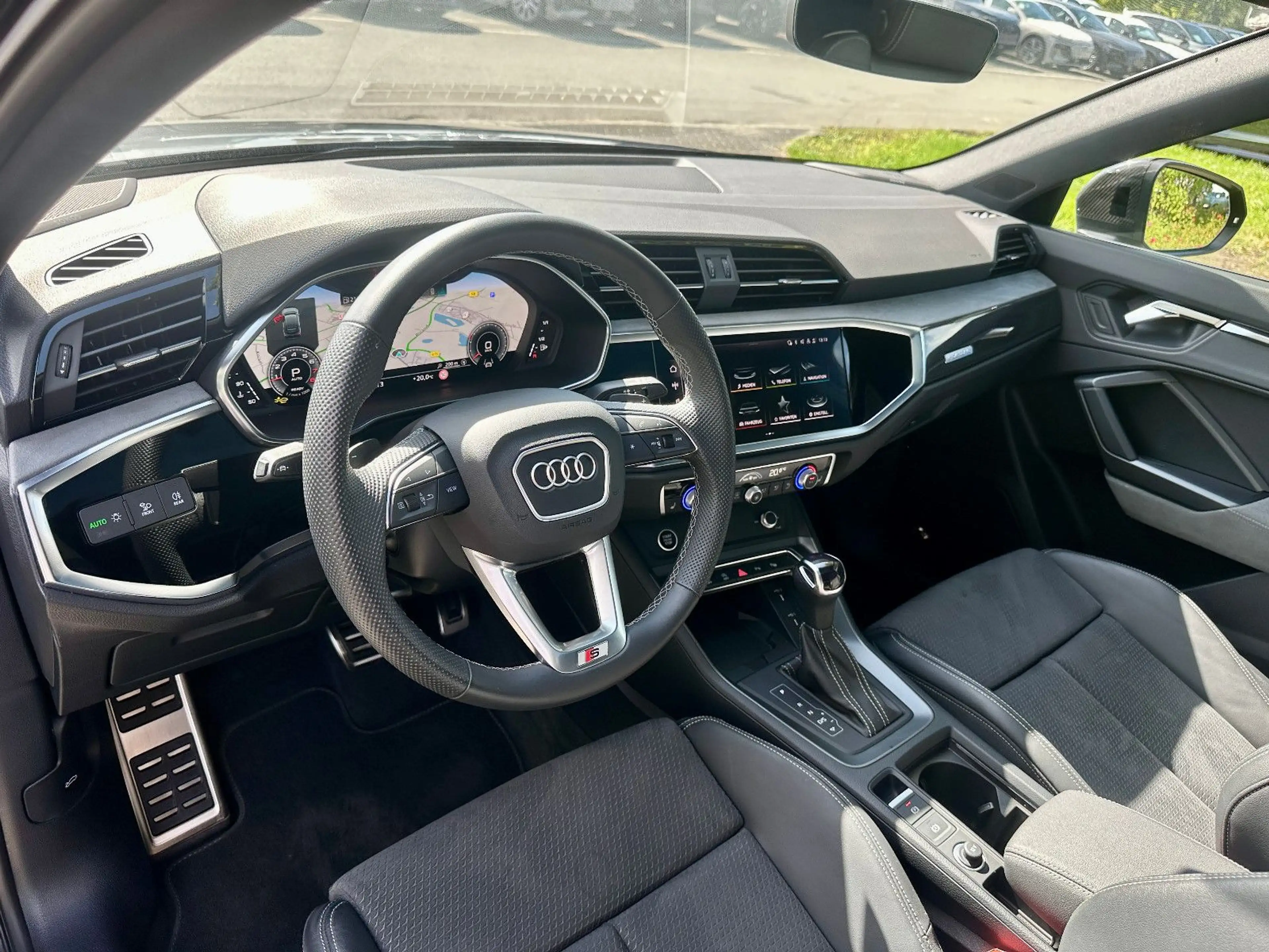 Audi Q3 Sportb. 45TFSI q S LINE BLACK PANO AHK STANDH — photo 10