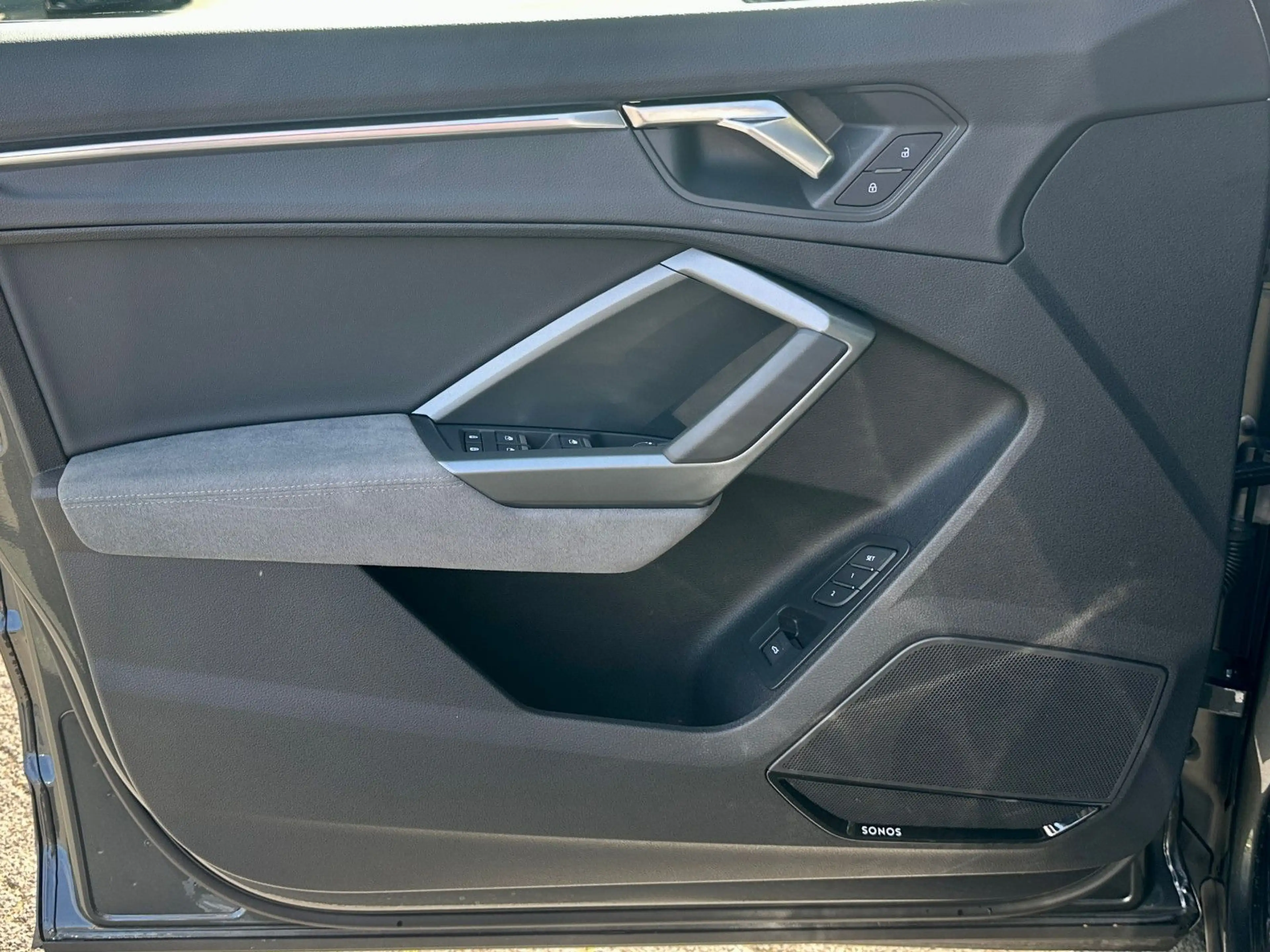 Audi Q3 Sportb. 45TFSI q S LINE BLACK PANO AHK STANDH — photo 6