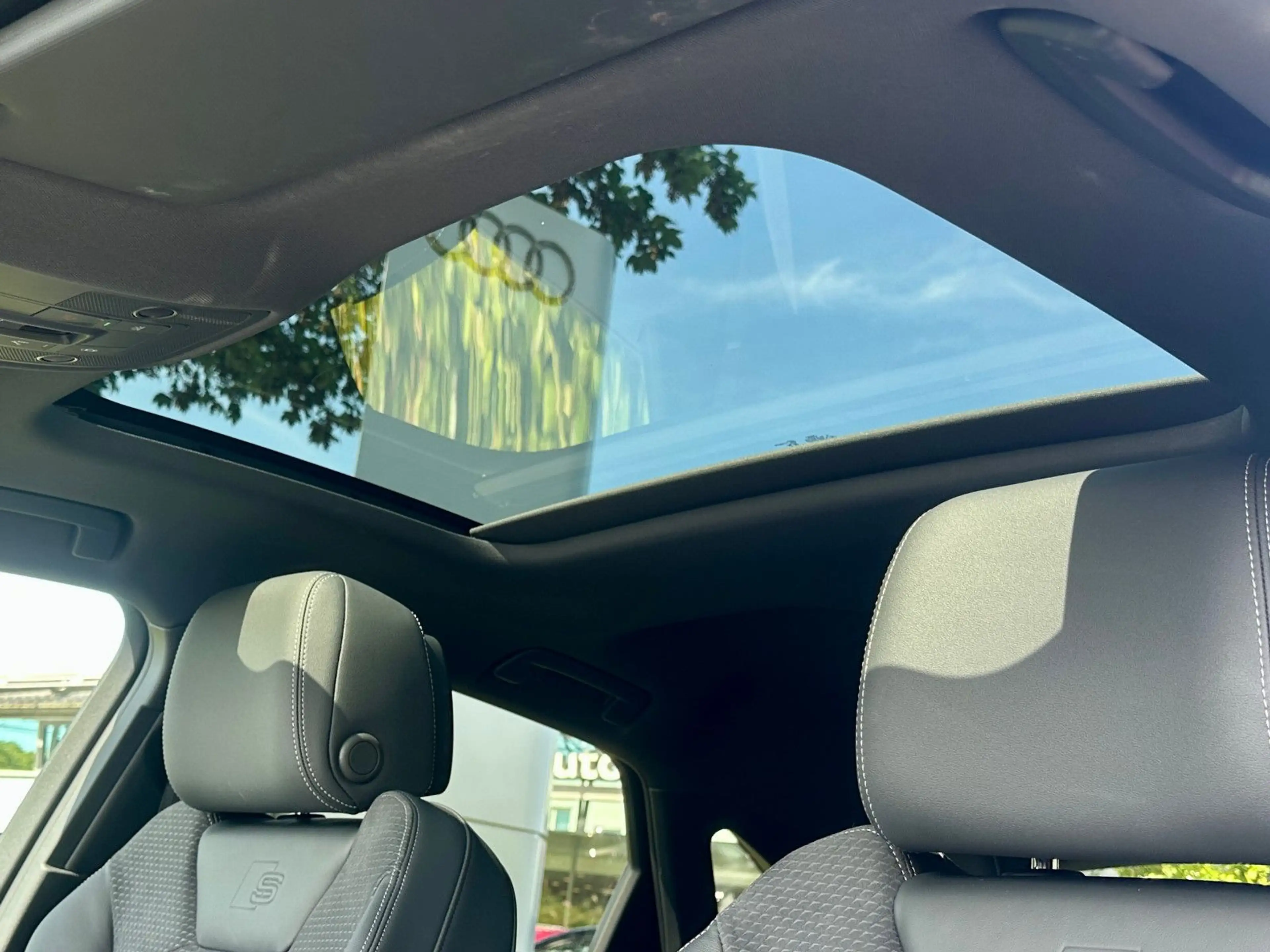 Audi Q3 Sportb. 45TFSI q S LINE BLACK PANO AHK STANDH — photo 12