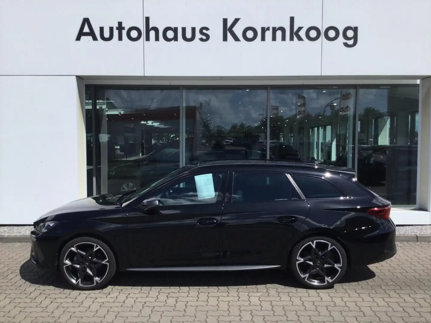 CUPRA Leon Sportstourer 1.5 eTSI DSG LED NAVI ACC APP PA Schwarz - 1
