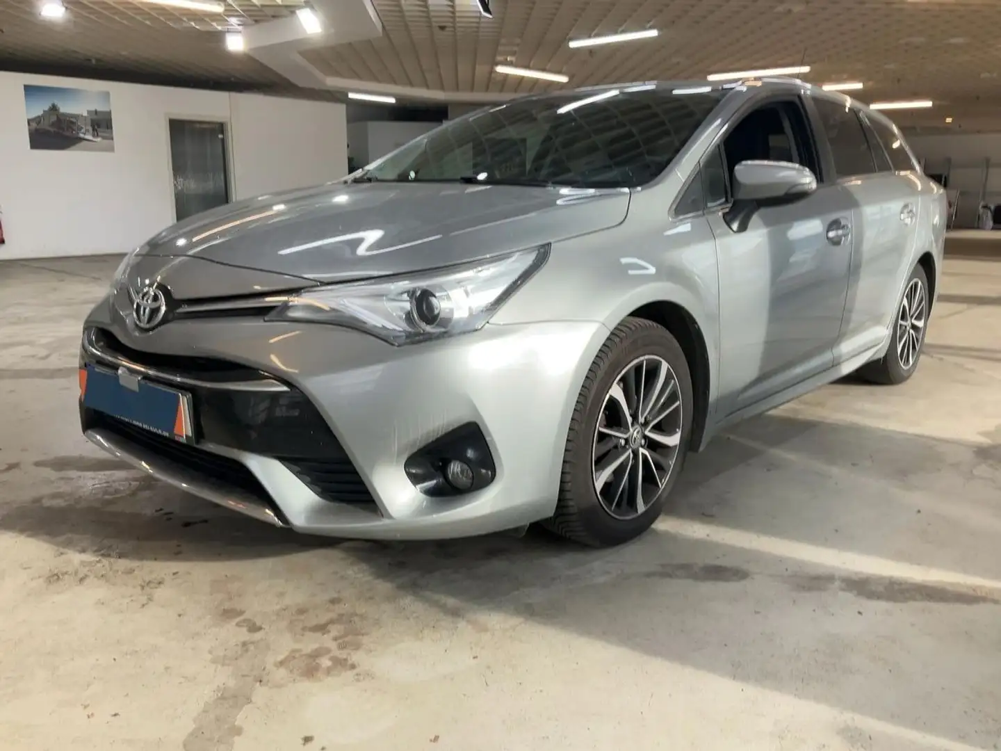 Toyota Avensis Touring Sports Team D Grau - 1