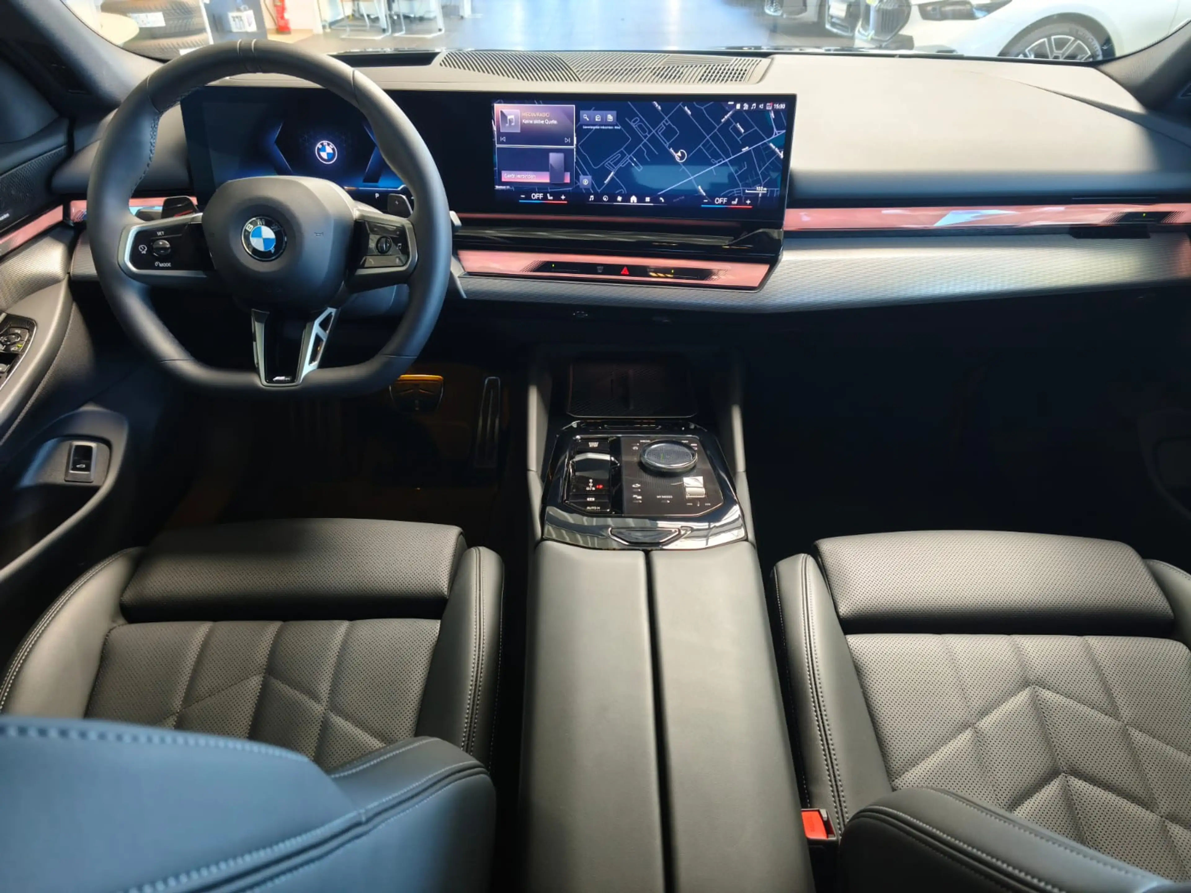 BMW 520 d xDrive M Sport ACC/360°/AHK/20"/HUD — photo 13