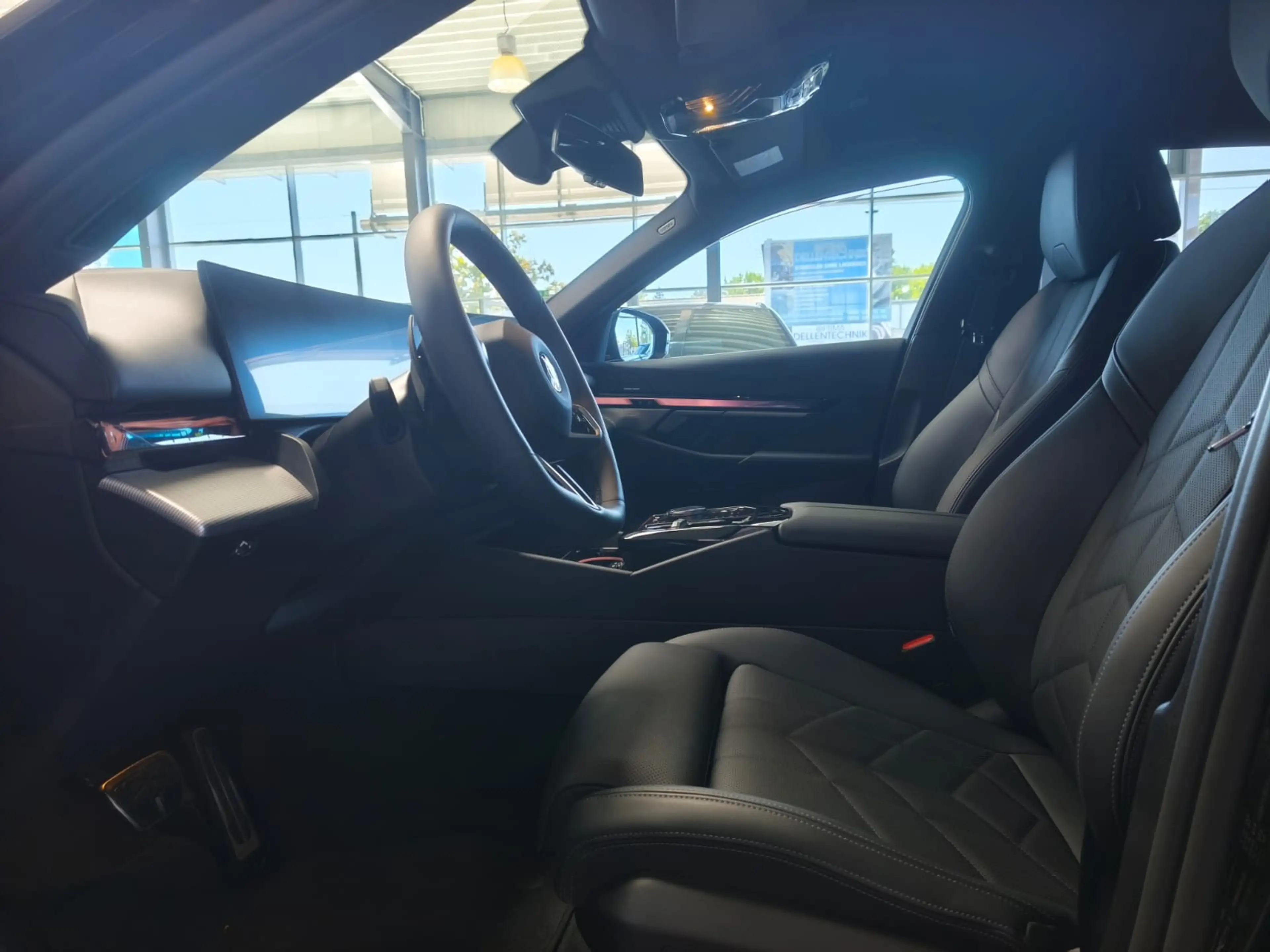 BMW 520 d xDrive M Sport ACC/360°/AHK/20"/HUD — photo 8
