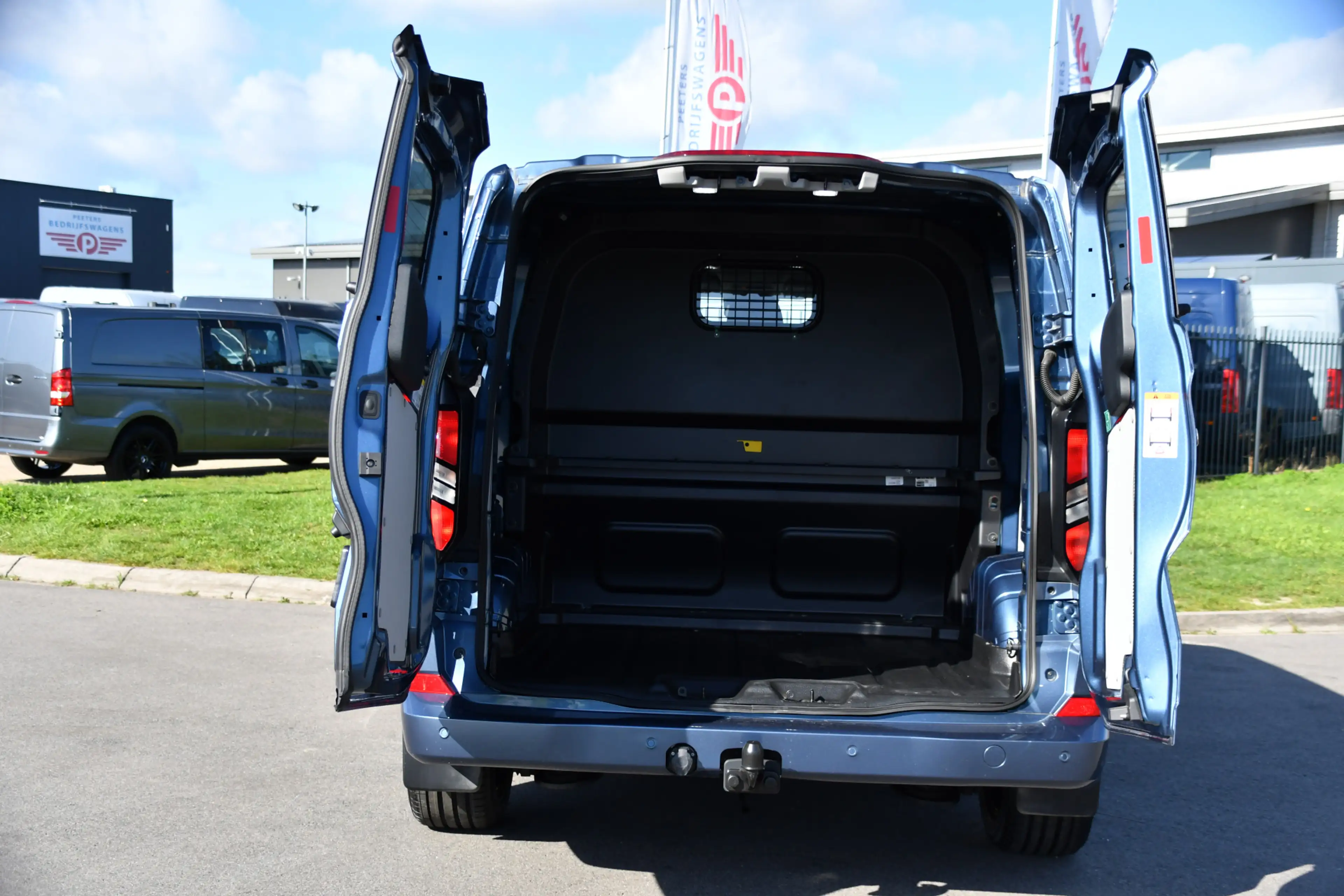 Ford Transit Custom 300 2.0 TDCI L1H1 DC Limited PB Edition Adaptieve — photo 36