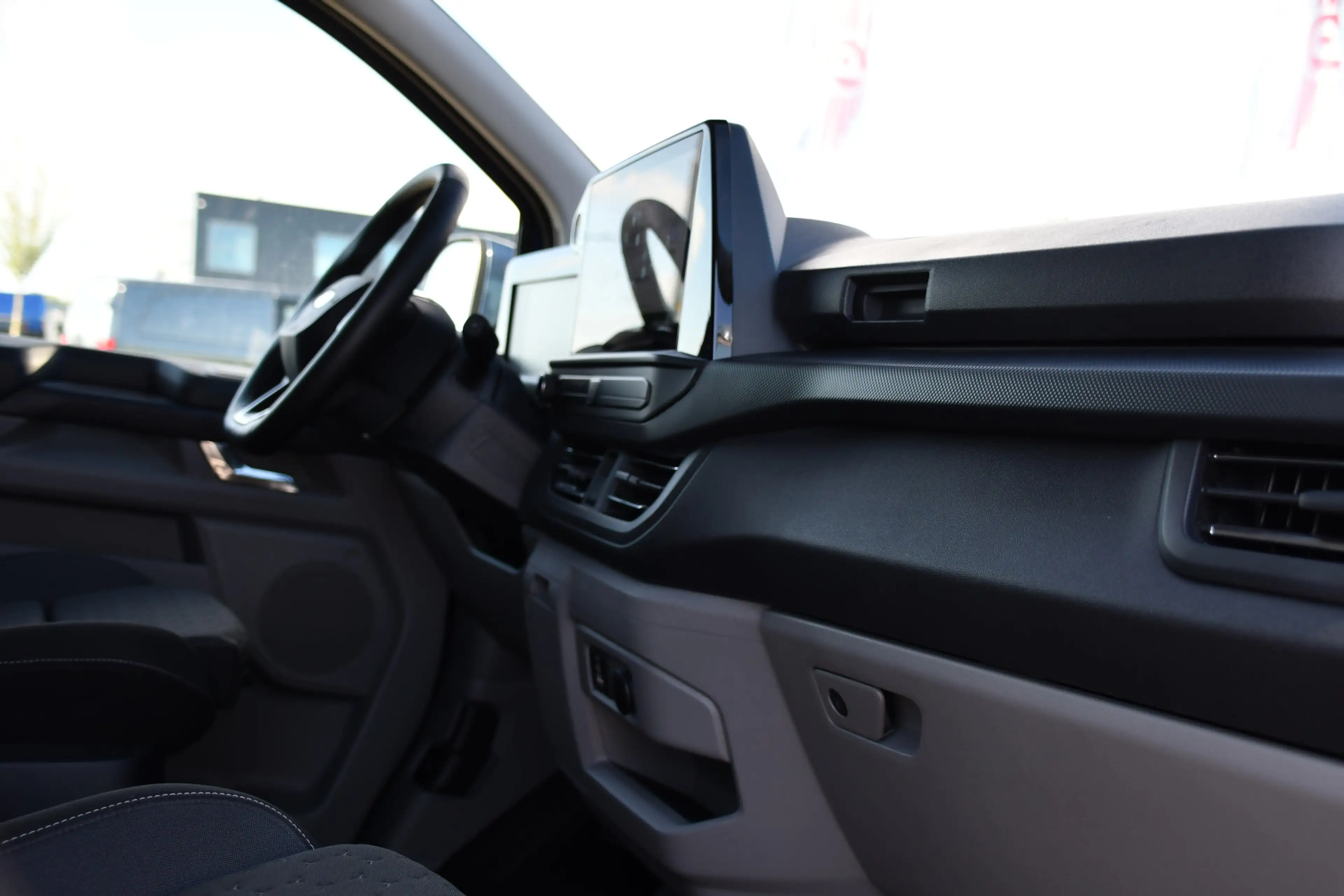 Ford Transit Custom 300 2.0 TDCI L1H1 DC Limited PB Edition Adaptieve — photo 18