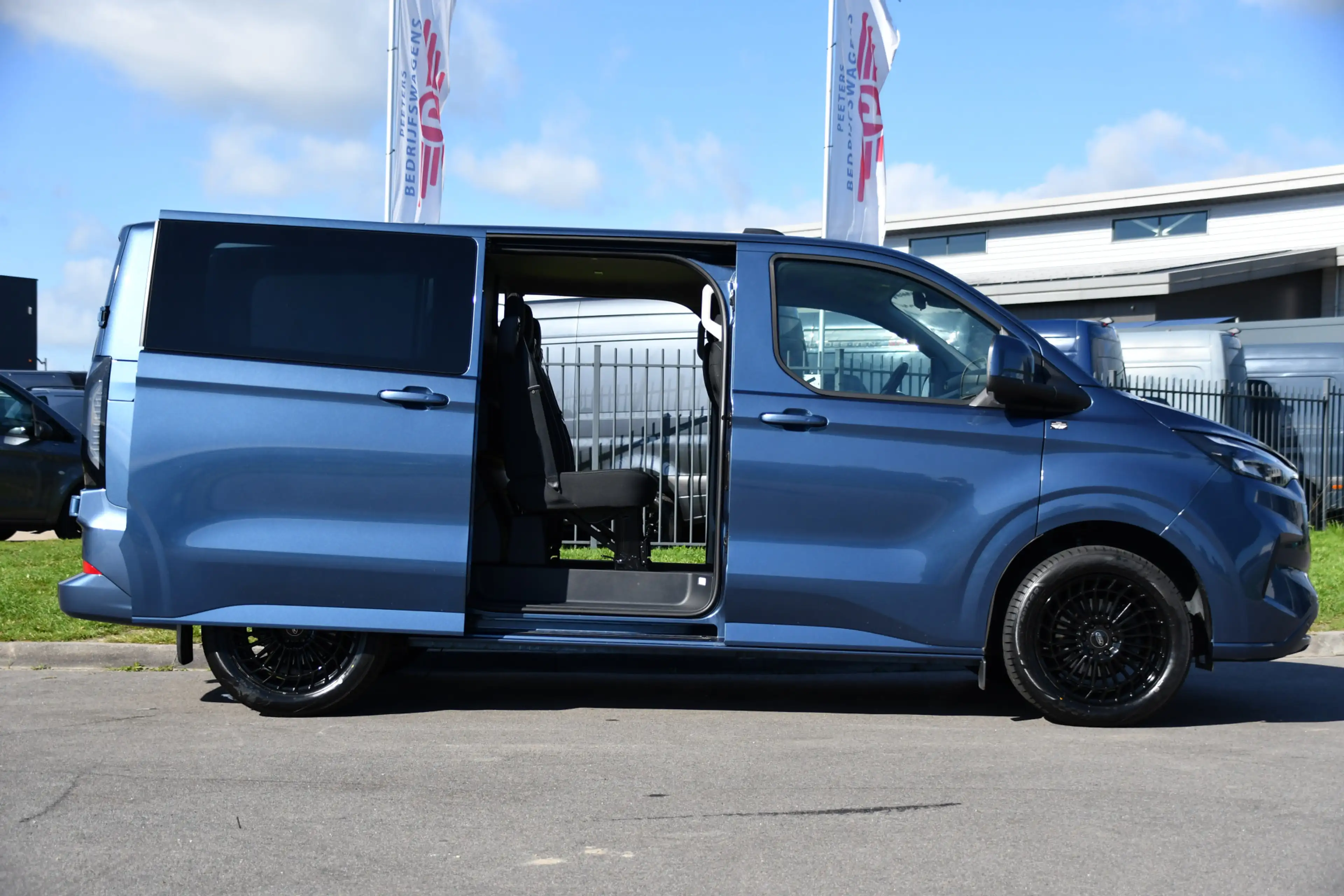 Ford Transit Custom 300 2.0 TDCI L1H1 DC Limited PB Edition Adaptieve — photo 11