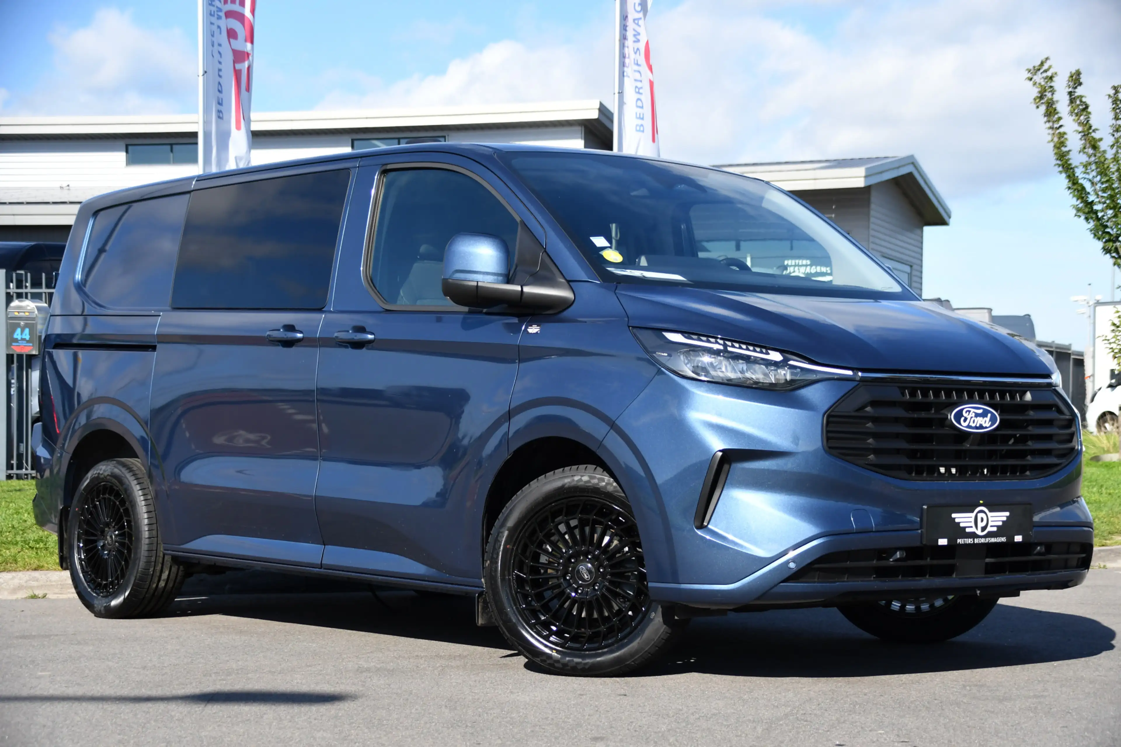 Ford Transit Custom 300 2.0 TDCI L1H1 DC Limited PB Edition Adaptieve — photo 5