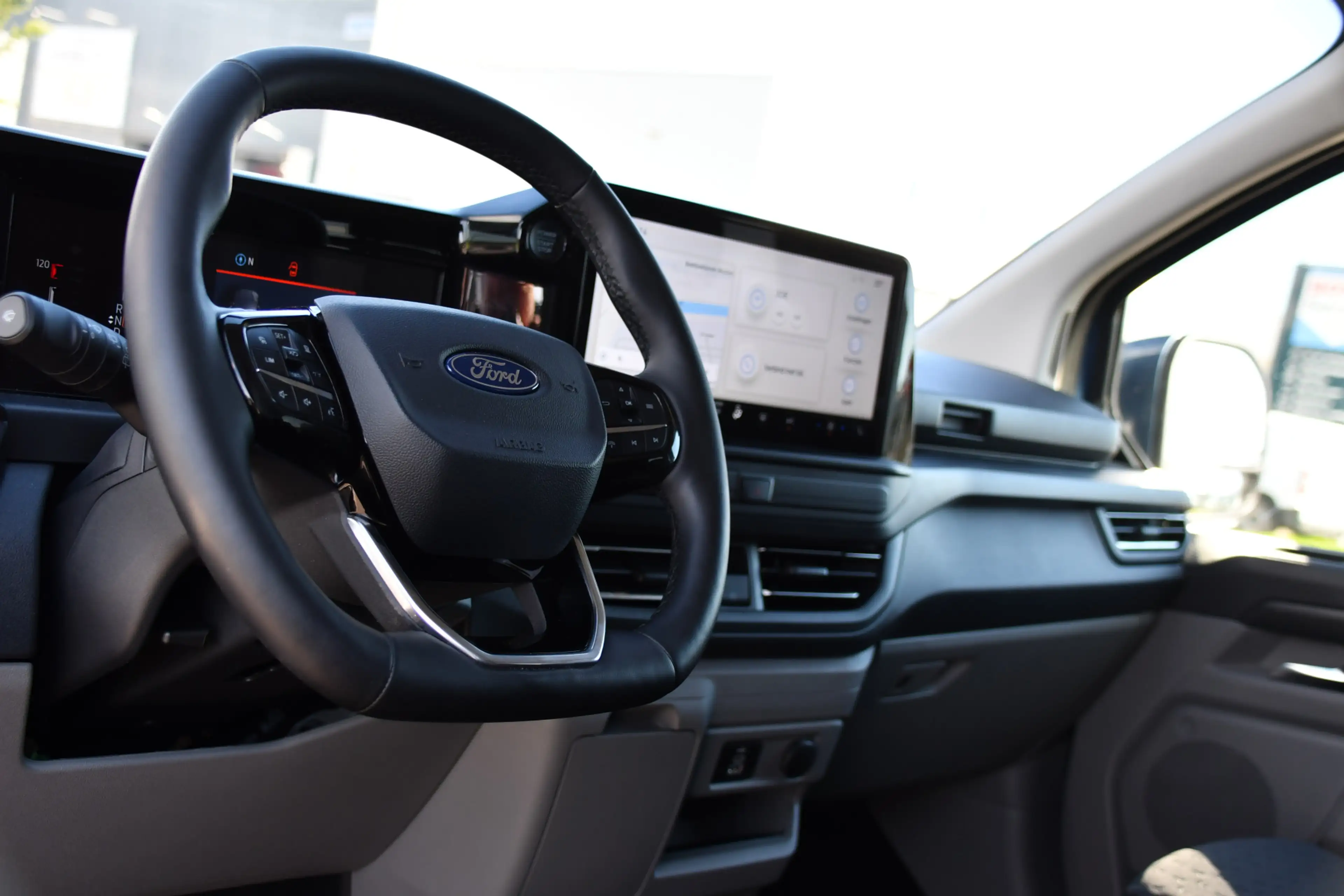 Ford Transit Custom 300 2.0 TDCI L1H1 DC Limited PB Edition Adaptieve — photo 2