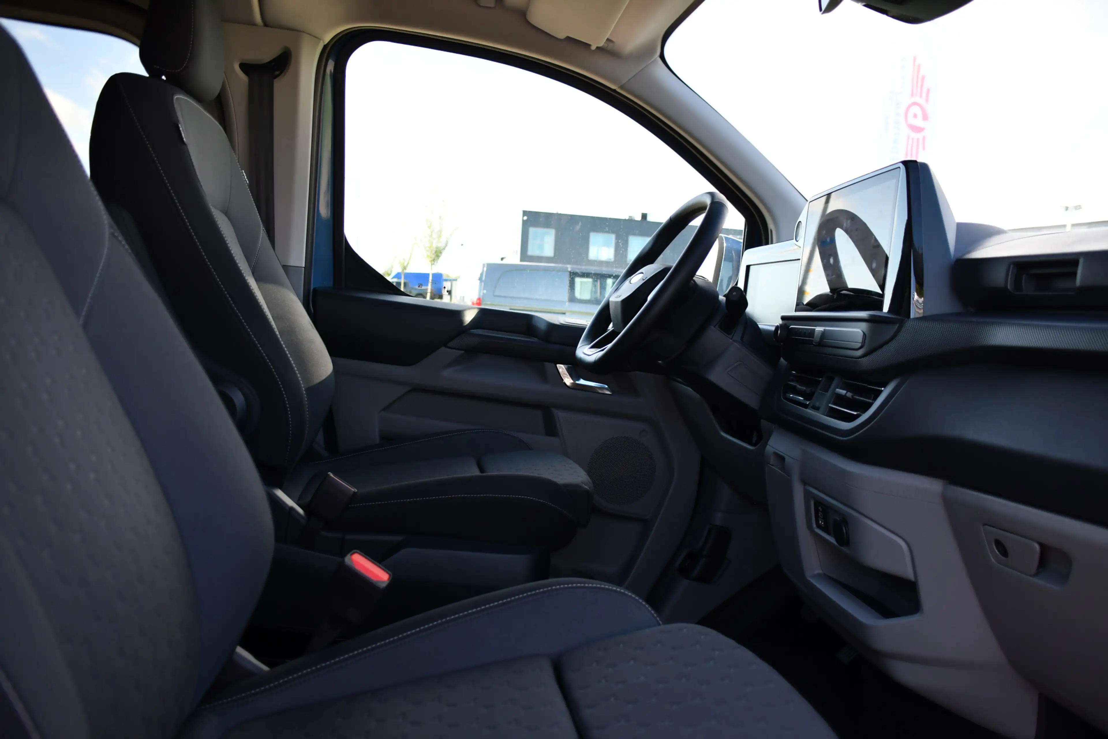 Ford Transit Custom 300 2.0 TDCI L1H1 DC Limited PB Edition Adaptieve — photo 22
