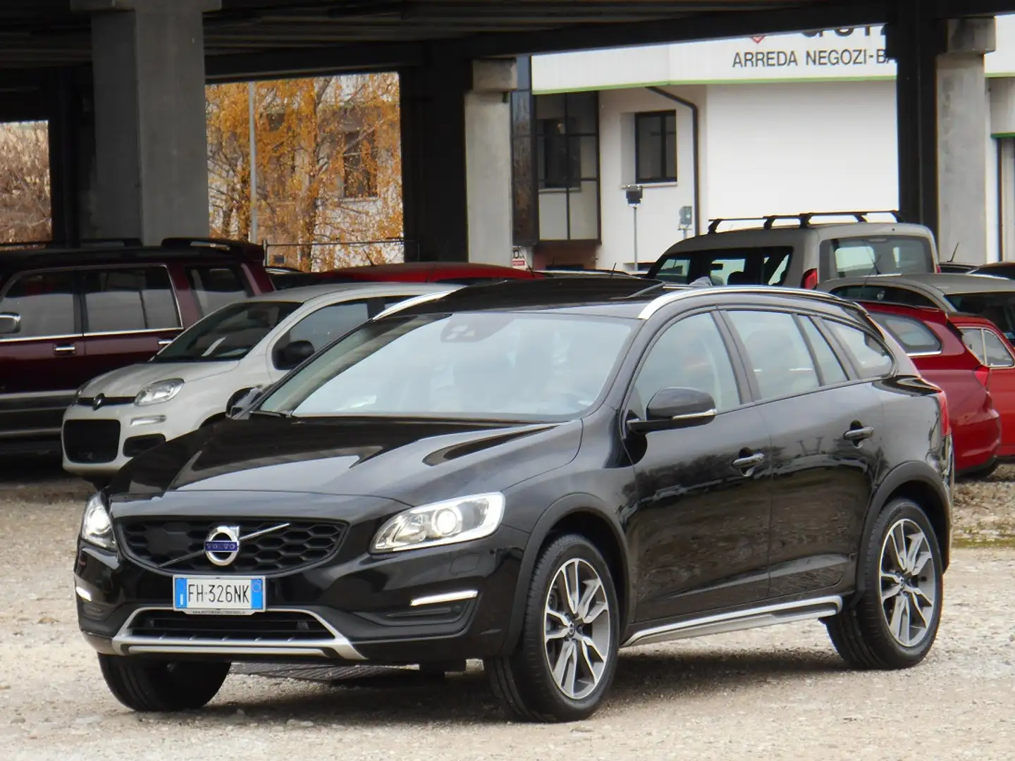 Volvo V60 Cross Country 2000 D4 190CV Business Plus Geartronic (FWD) Nero - 1