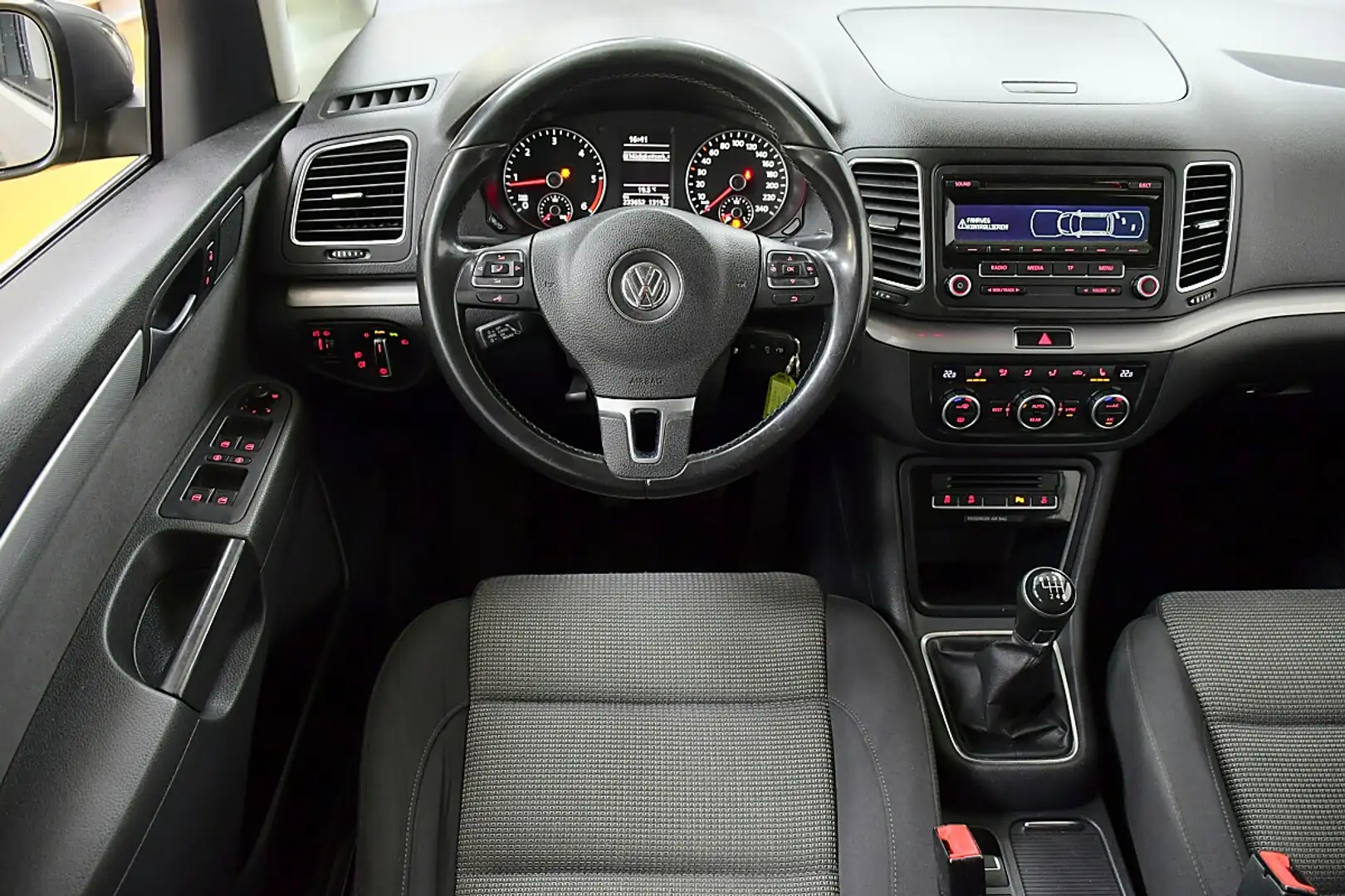 Volkswagen Sharan Comfortline BMT 2,0 TDI DPF Export Silber - 2