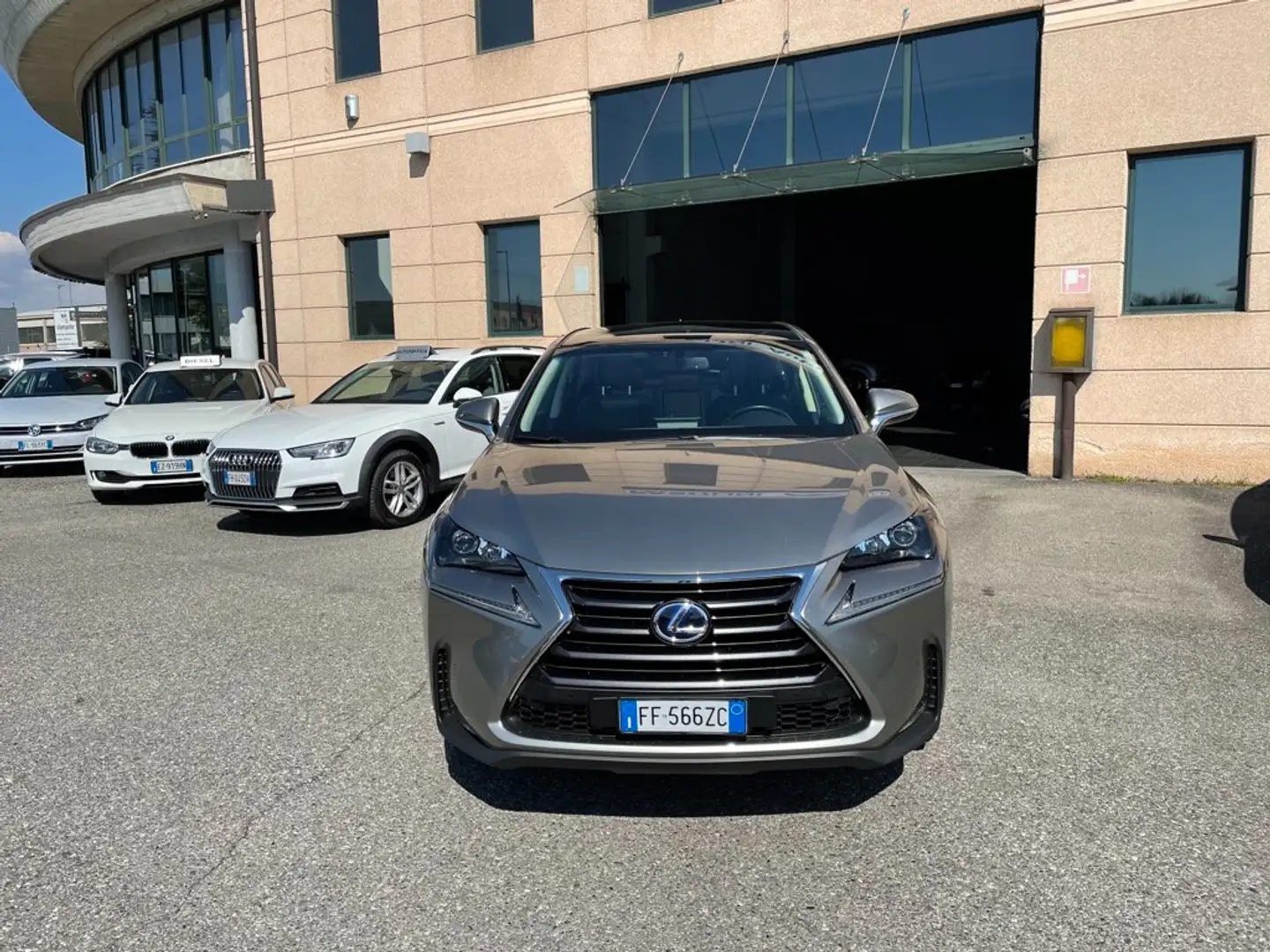 Lexus NX 300 h 2.5 Executive 4wd cvt SERVICE LEXUS PANORAMA IVA Grigio - 2