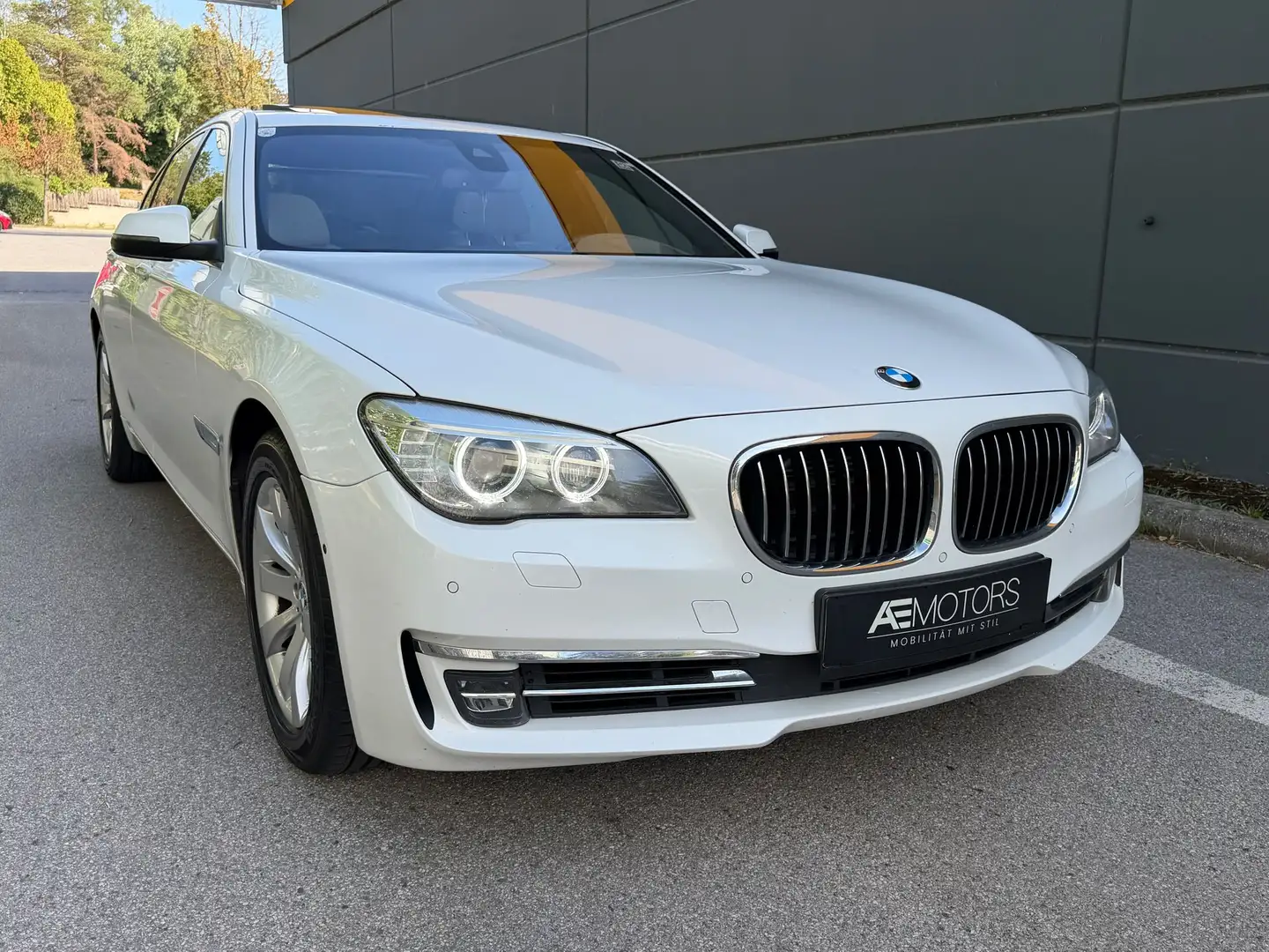 BMW 750 //MEGA-VOLL//KREDIT//TOP// Weiß - 2