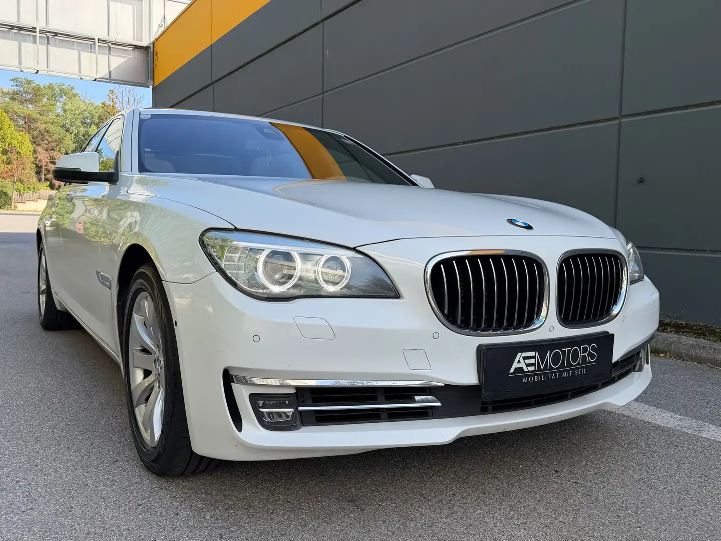 BMW 750 //MEGA-VOLL//KREDIT//TOP// Weiß - 1