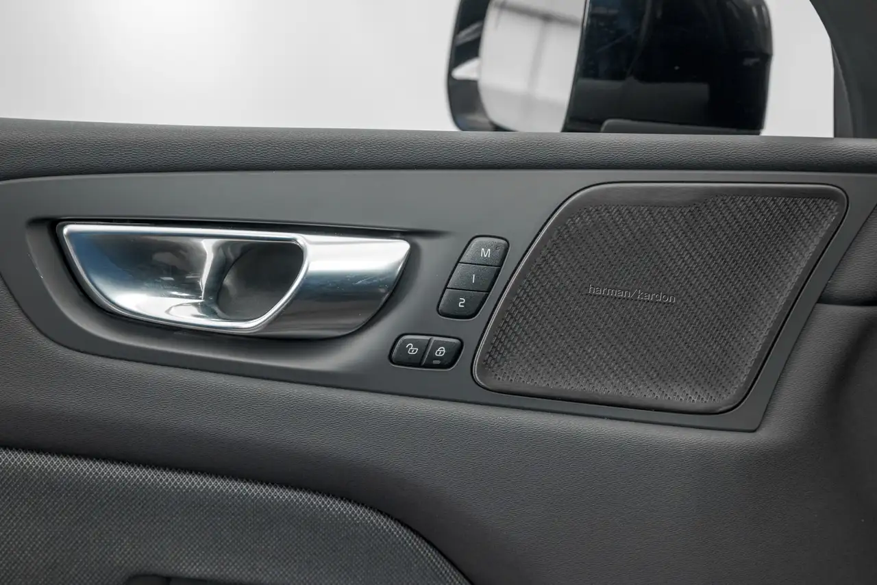 Volvo XC60 снимка Volvo XC60