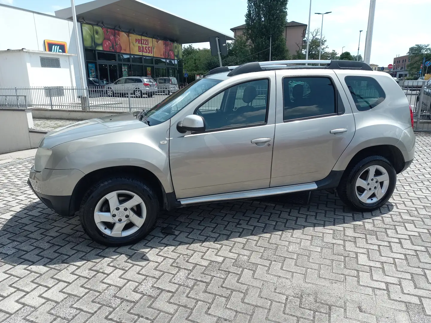 Dacia Duster LAUREATE 1.5 DCI 110 4X4 Beige - 1