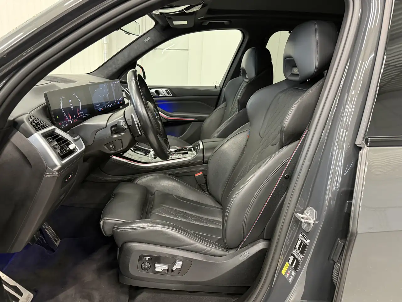 BMW X5 xDrive50e M-Sport DRAVITGRAU/PANO/22"/M-SPORTSTOEL, миниатюра 12