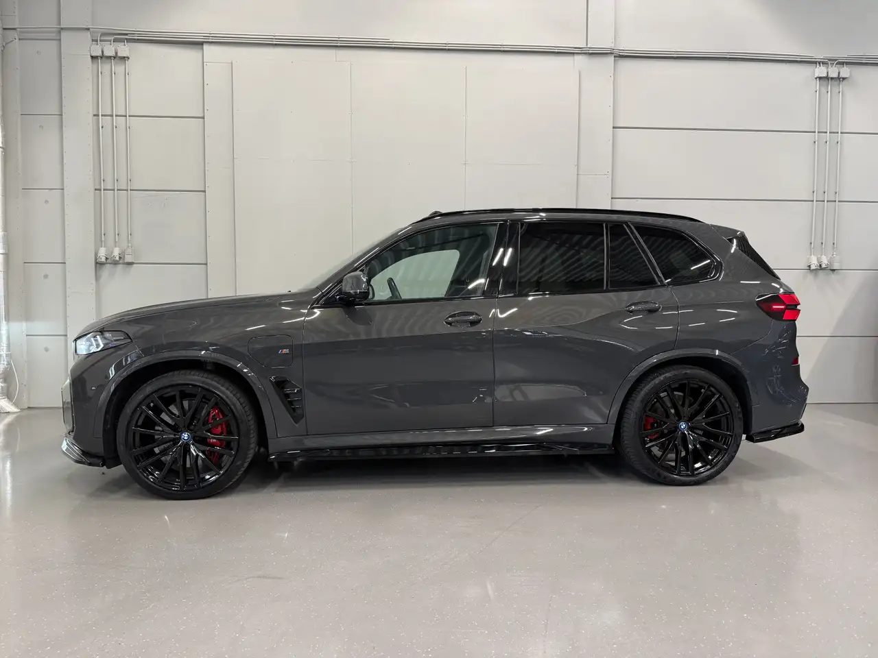 BMW X5 xDrive50e M-Sport DRAVITGRAU/PANO/22"/M-SPORTSTOEL, миниатюра 6