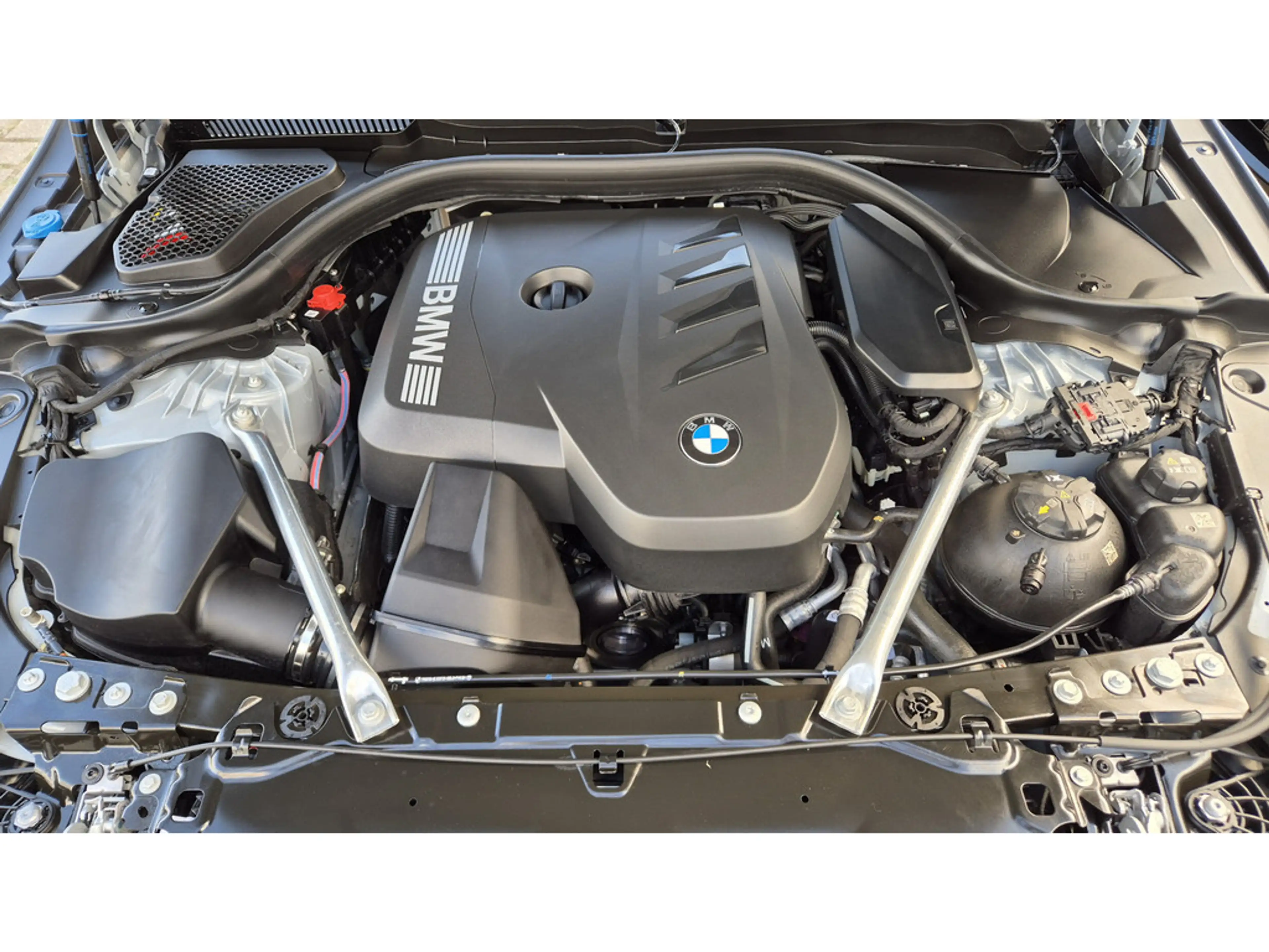 BMW 520 i Touring M-Sport ACC+H/K+KAM+LED+NAVI+SHZ — photo 15