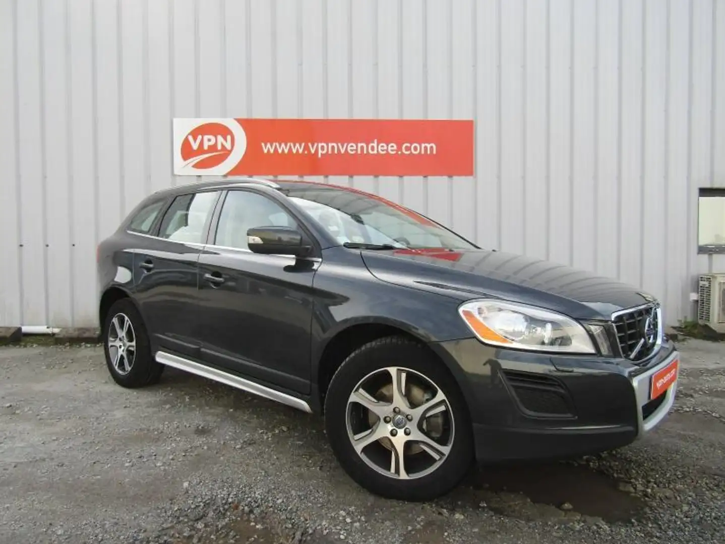 Volvo XC60 D3 163ch DRIVe Start\u0026Stop Summum Gris - 1